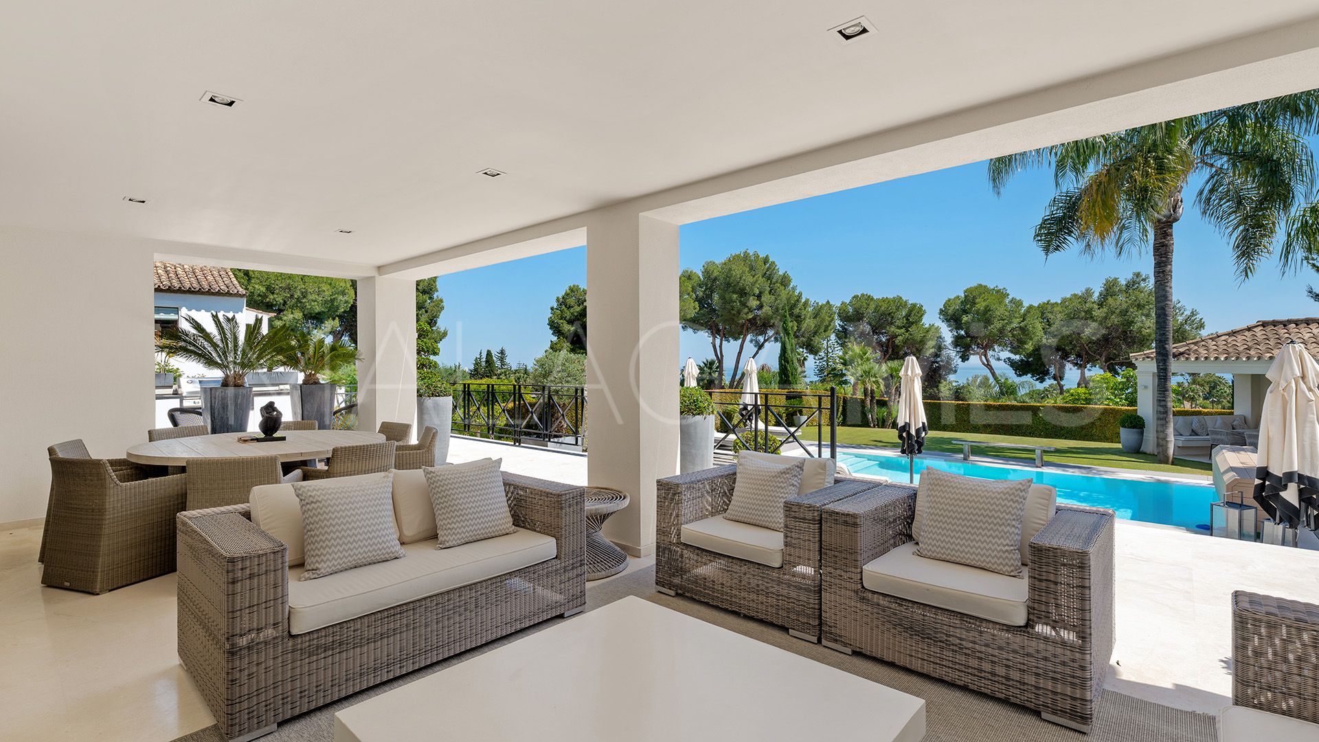 For sale 5 bedrooms villa in Sierra Blanca