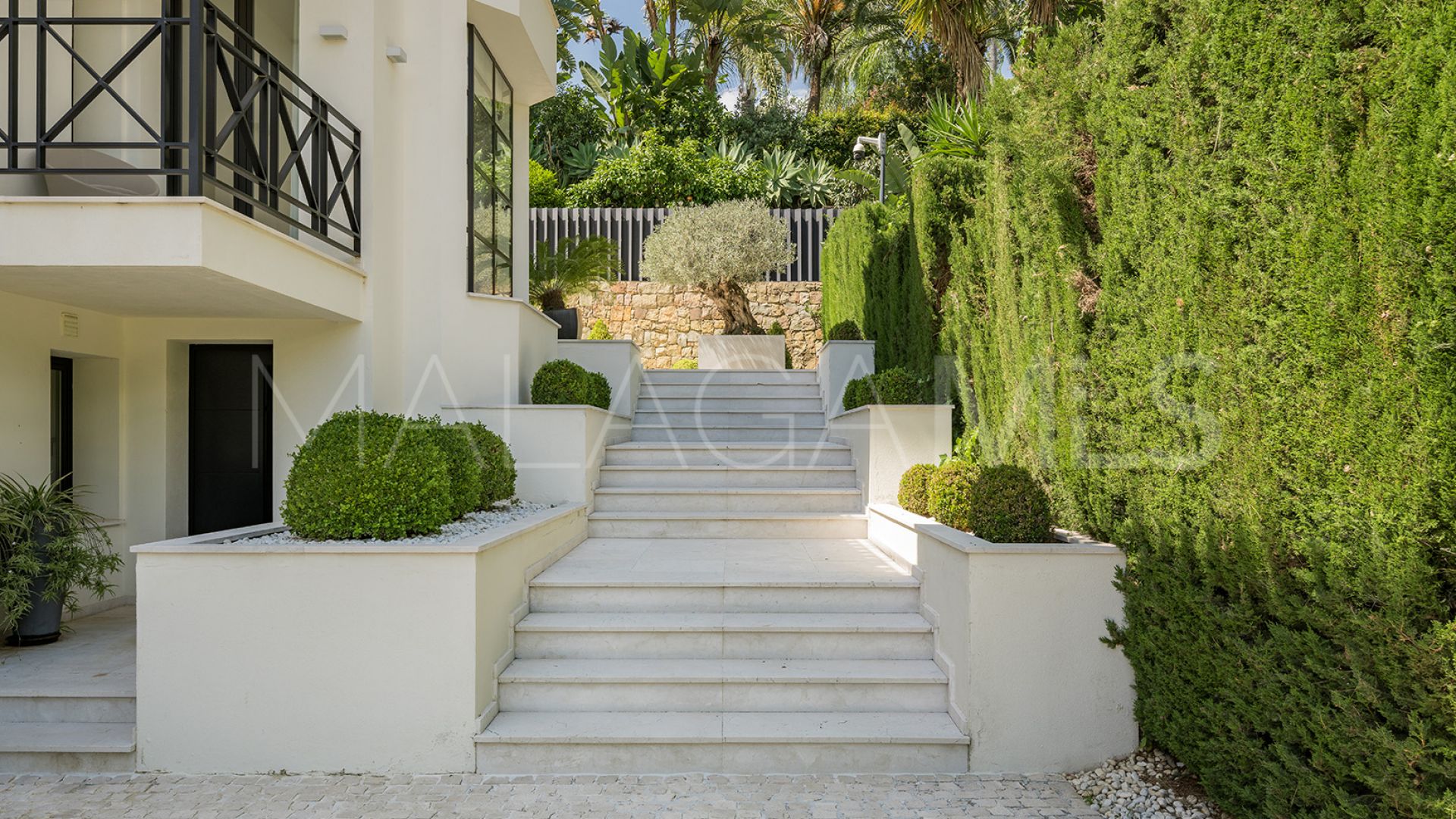 For sale 5 bedrooms villa in Sierra Blanca
