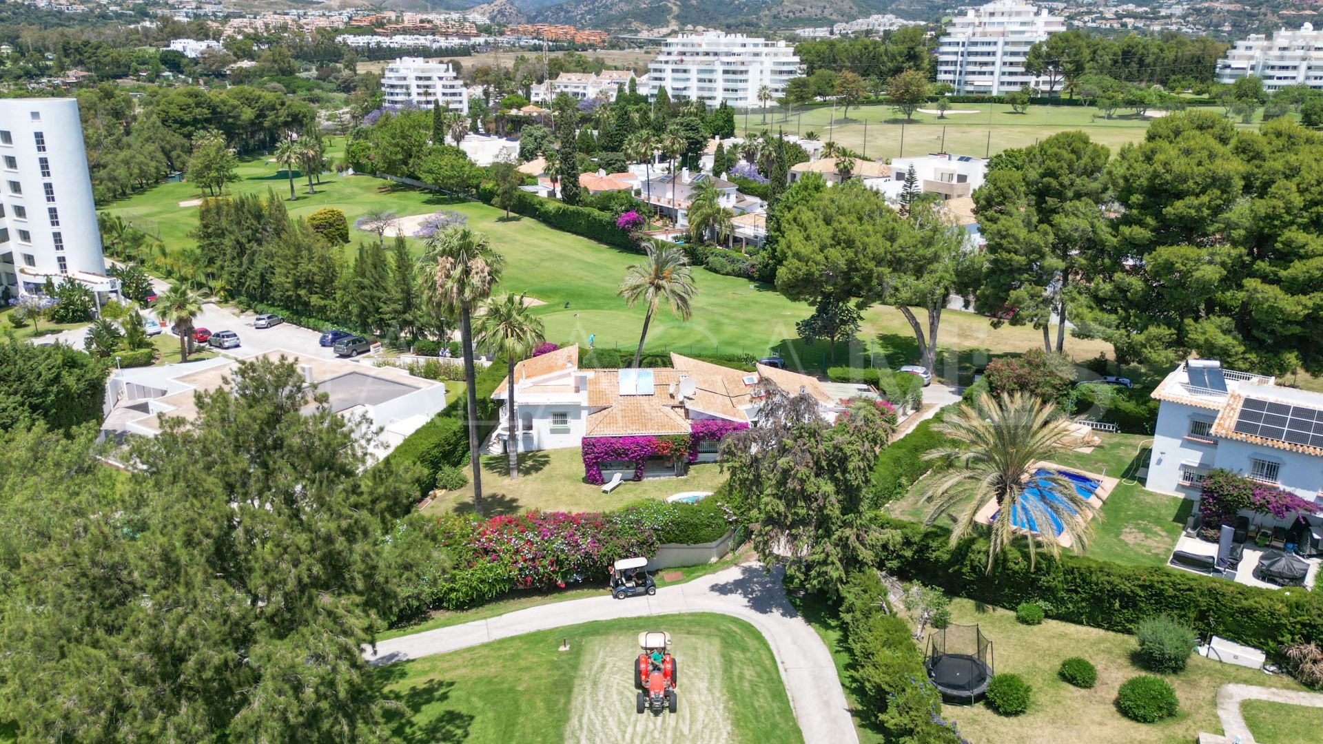 Villa for sale in Guadalmina Alta