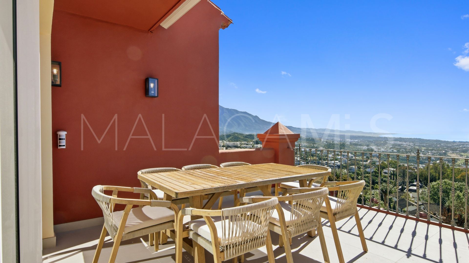 Duplex penthouse for sale in Monte Halcones