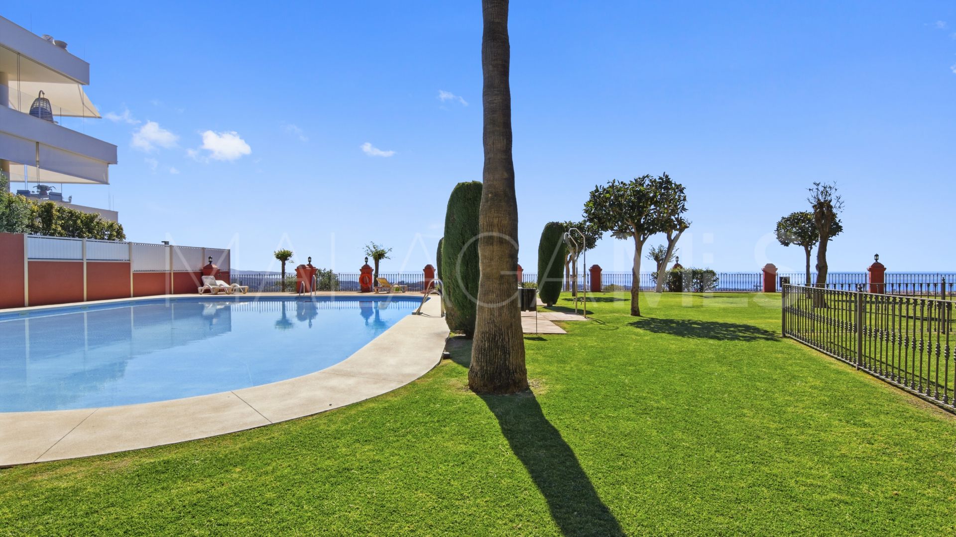 Duplex penthouse for sale in Monte Halcones