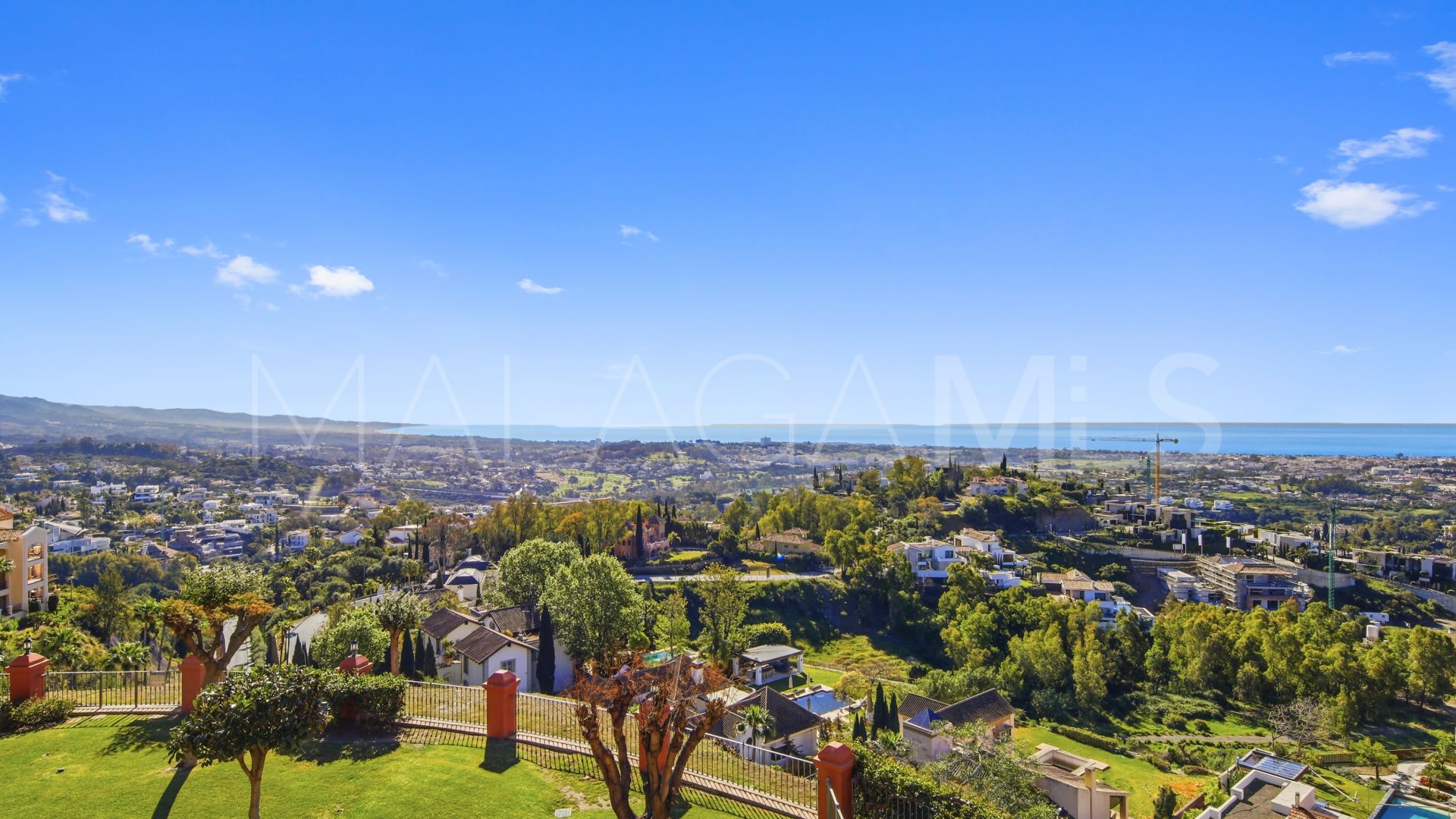 Duplex penthouse for sale in Monte Halcones