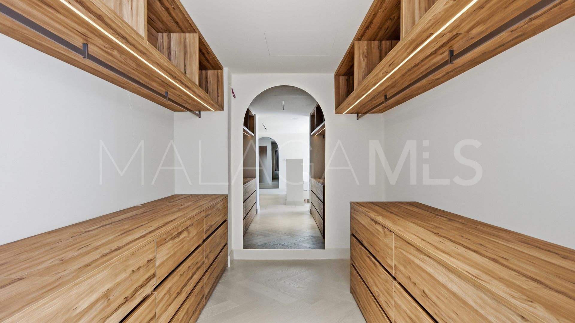 Duplex penthouse for sale in Monte Halcones