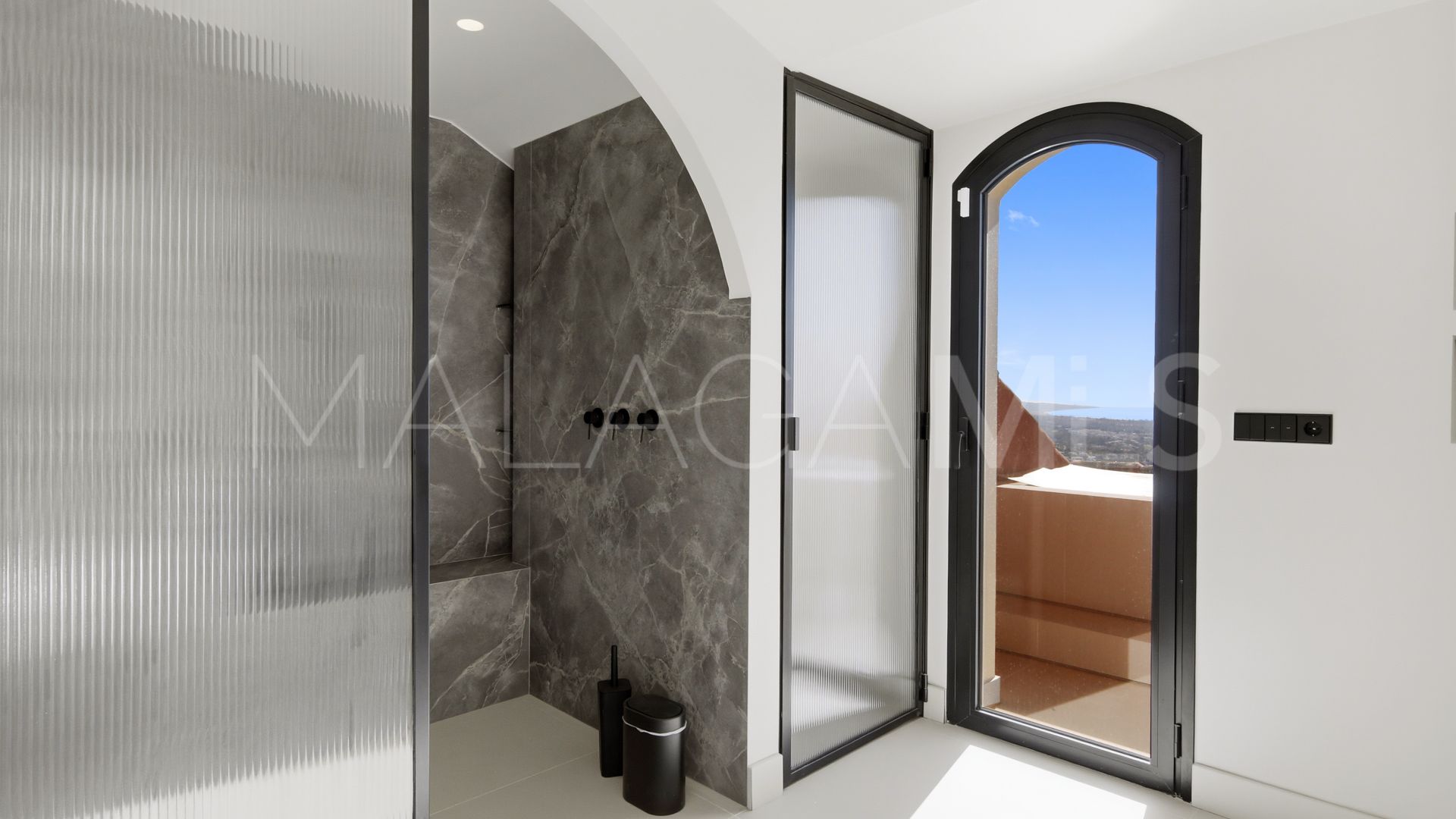 Duplex penthouse for sale in Monte Halcones