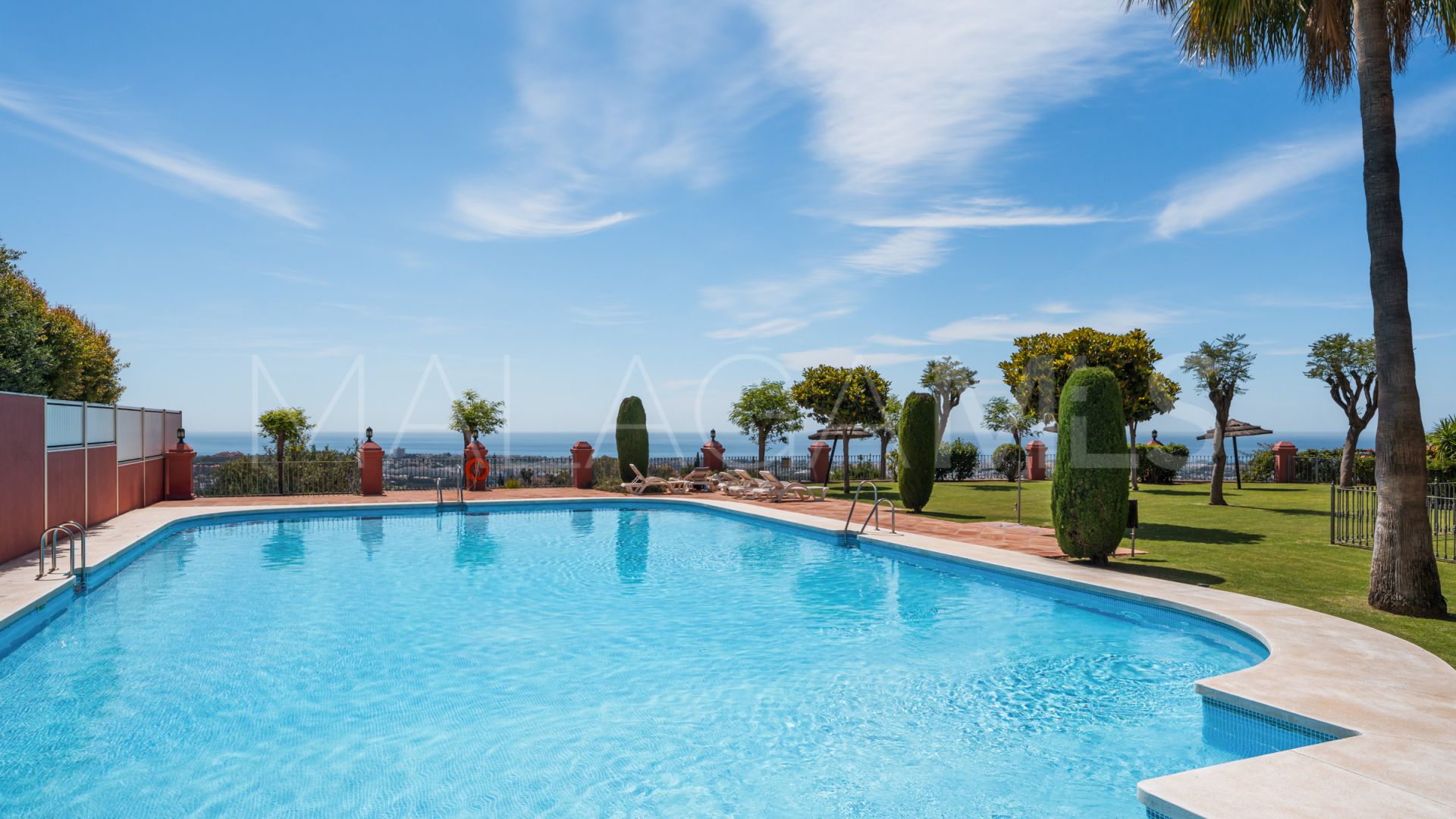 Duplex penthouse for sale in Monte Halcones