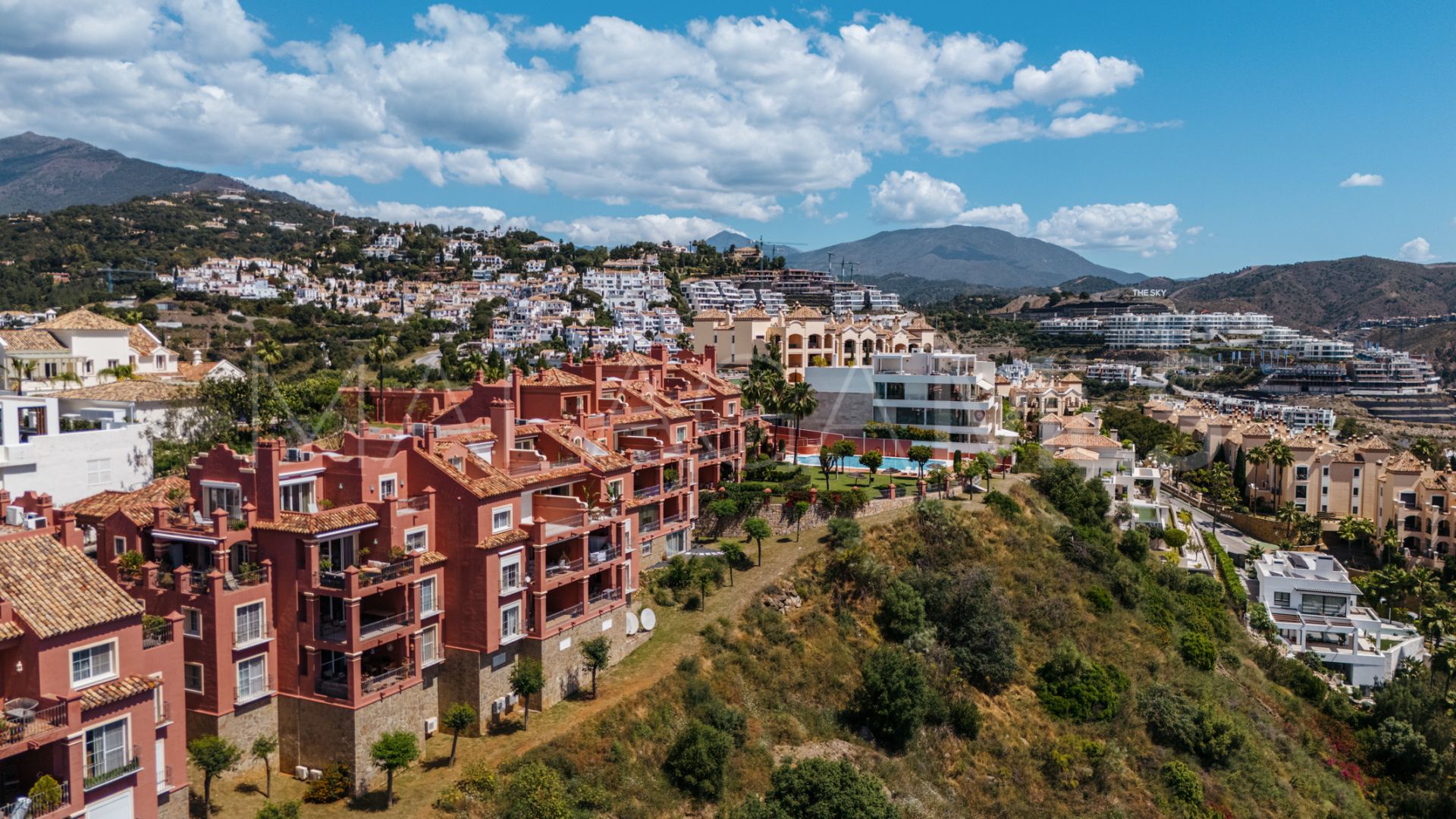 Duplex penthouse for sale in Monte Halcones