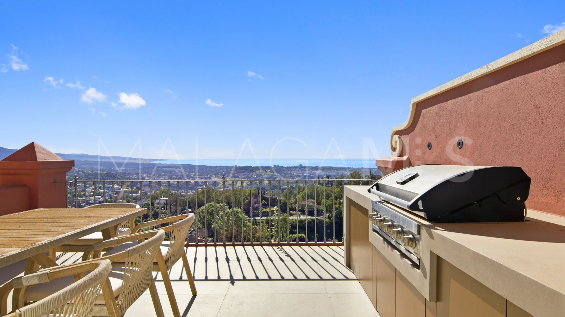 Duplex penthouse for sale in Monte Halcones