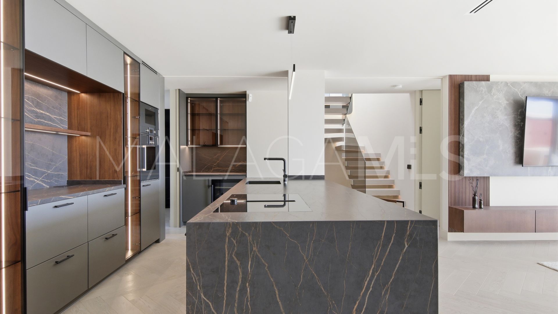 Duplex penthouse for sale in Monte Halcones