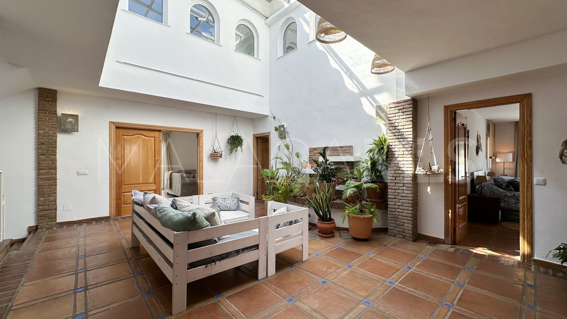 Estepona Este, villa for sale with 6 bedrooms