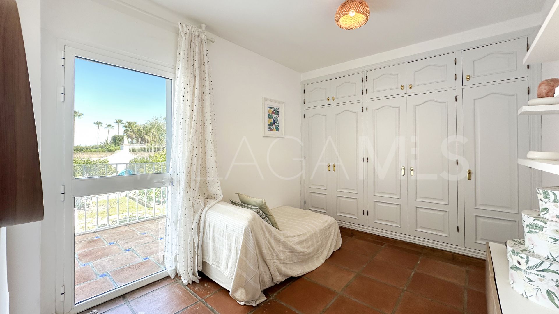 Estepona Este, villa for sale with 6 bedrooms