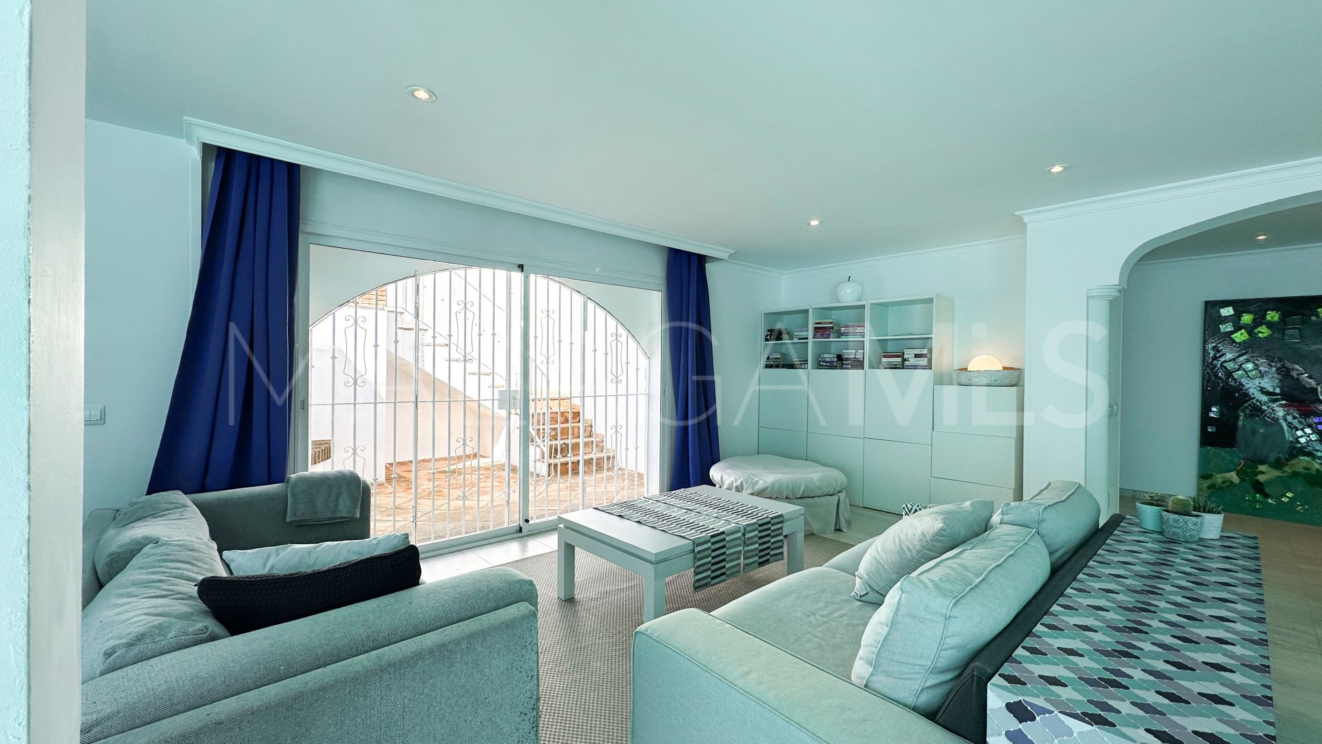 Estepona Este, villa for sale with 6 bedrooms