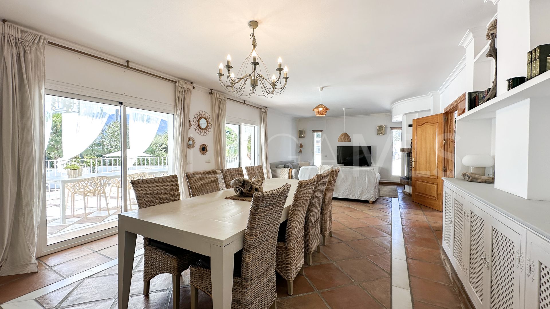 Estepona Este, villa for sale with 6 bedrooms