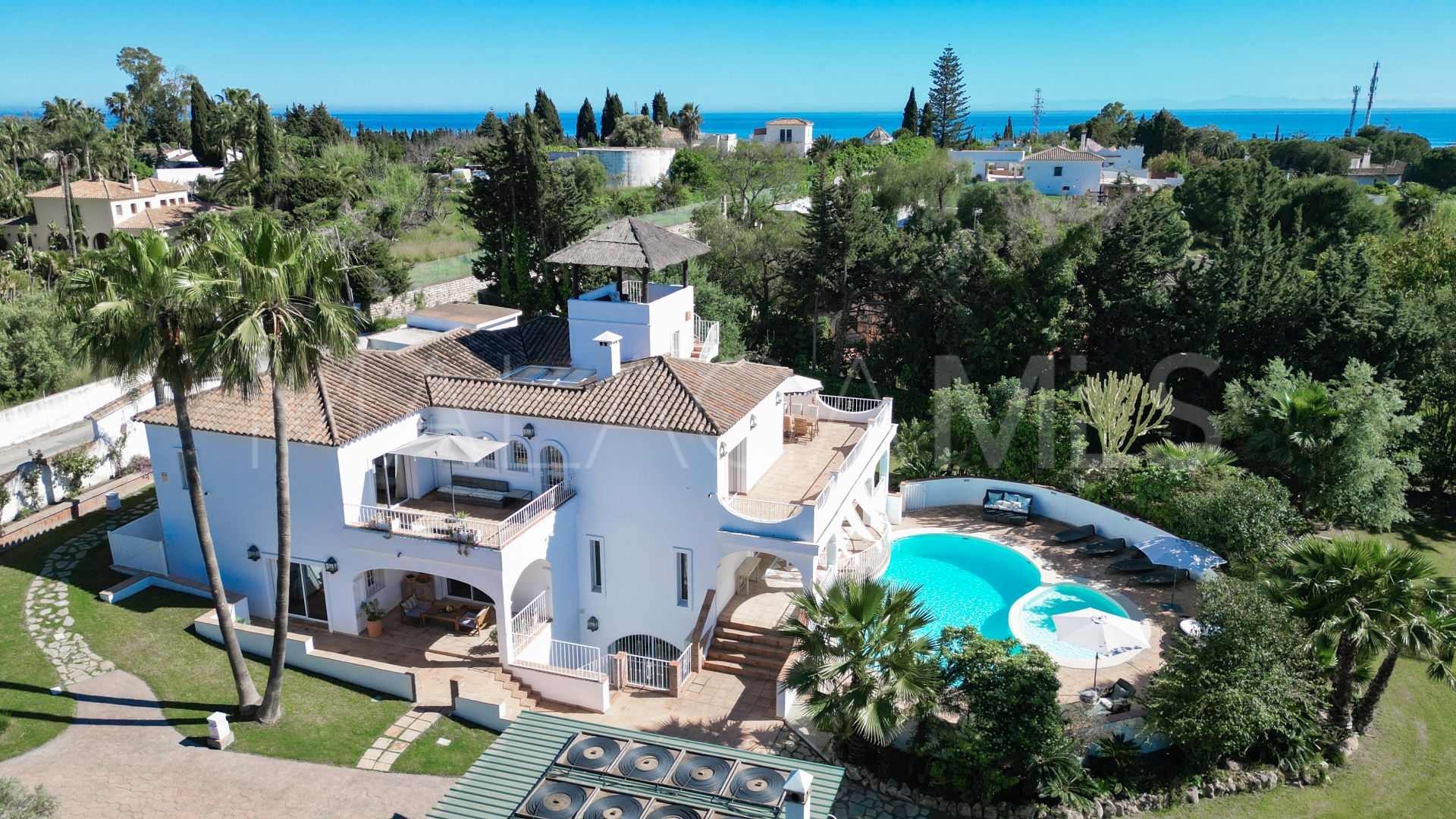 Estepona Este, villa for sale with 6 bedrooms