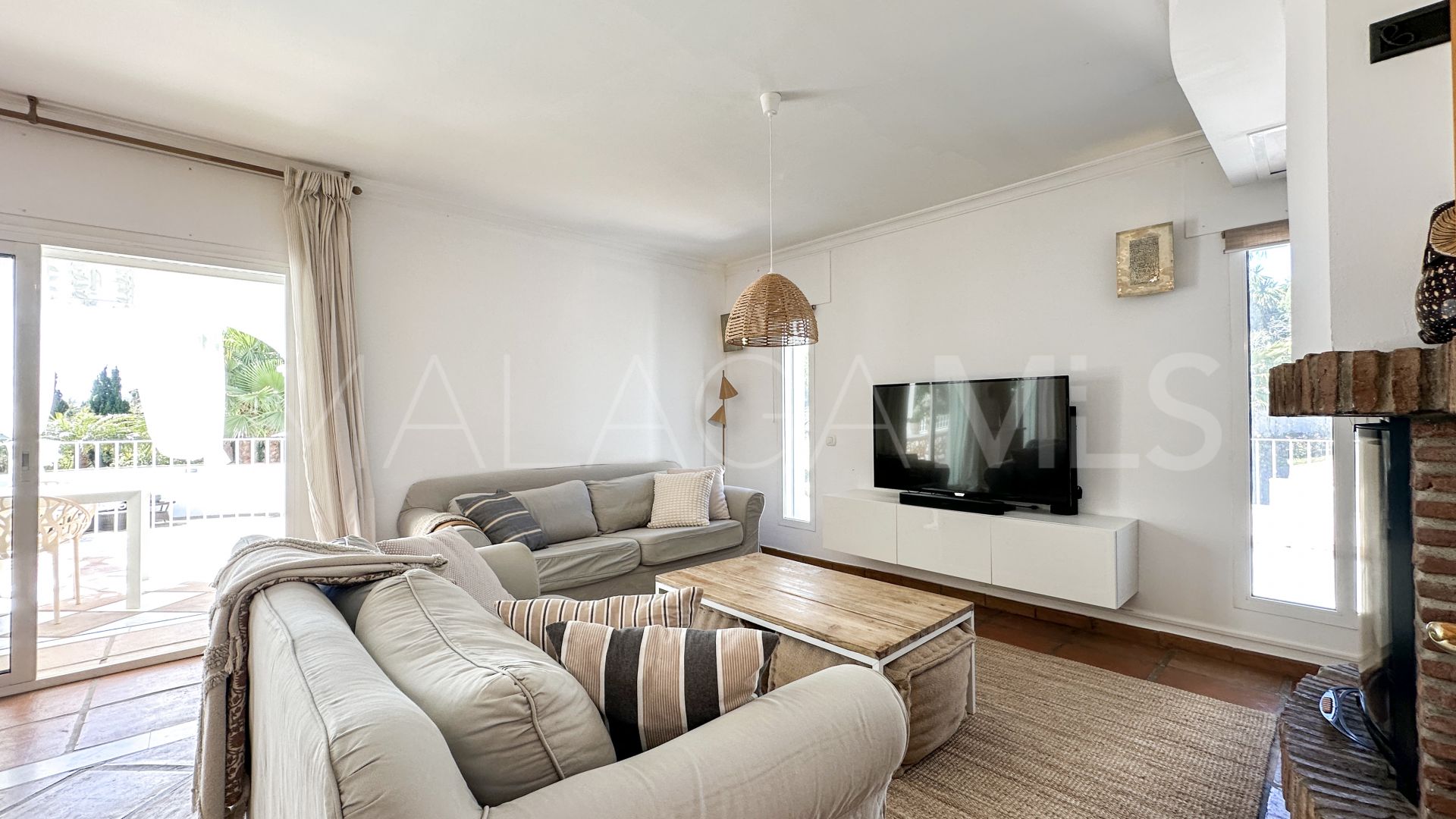 Estepona Este, villa for sale with 6 bedrooms