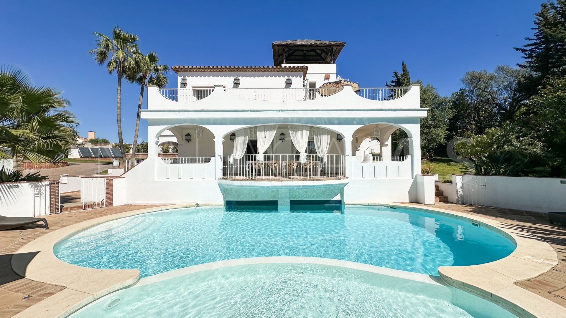 Estepona Este, villa for sale with 6 bedrooms