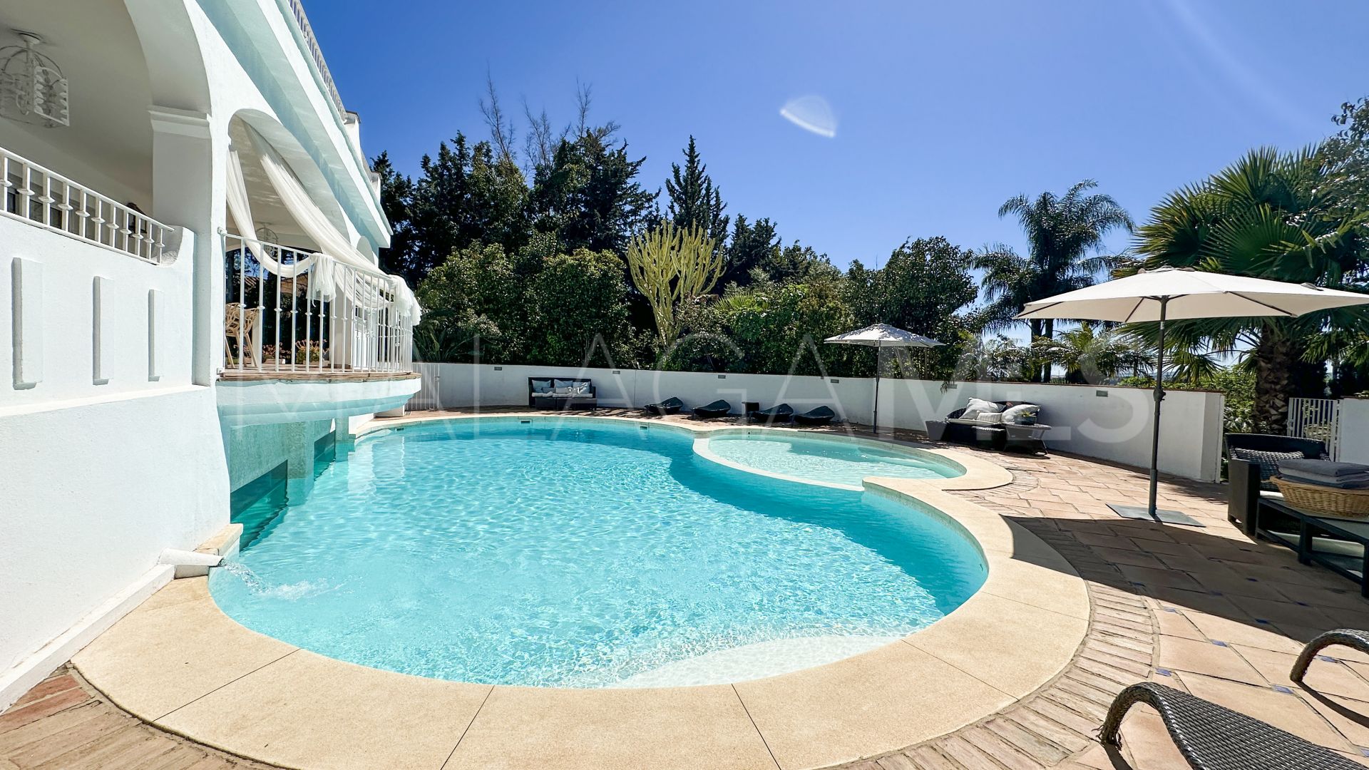 Estepona Este, villa for sale with 6 bedrooms