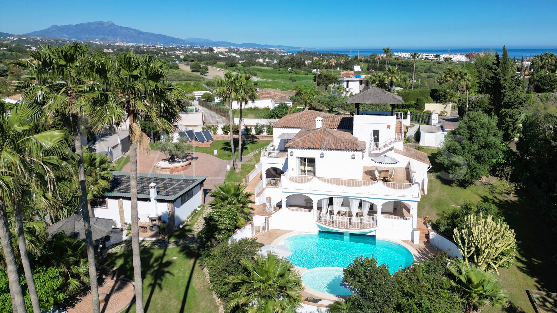 Estepona Este, villa for sale with 6 bedrooms