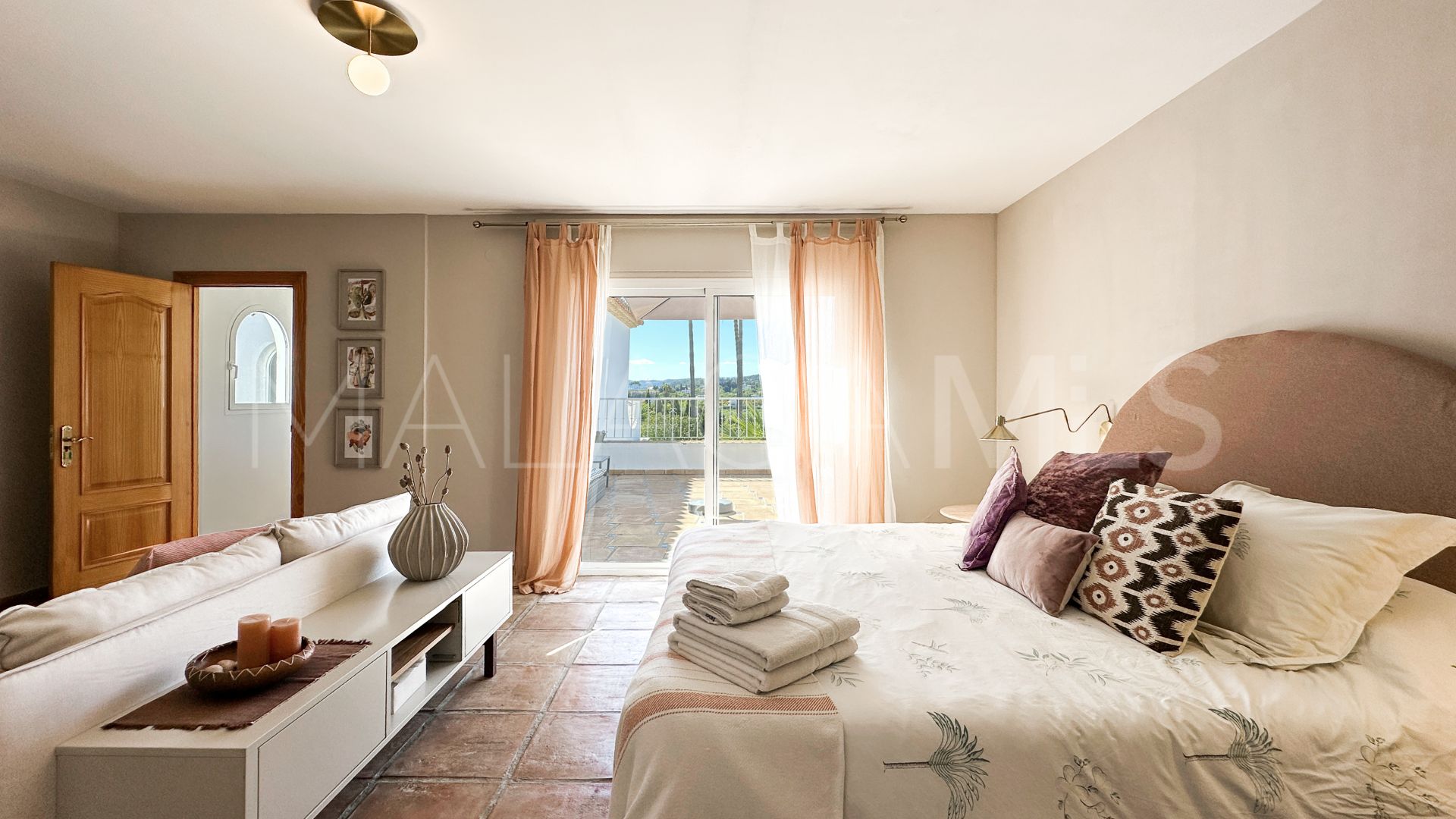 Estepona Este, villa for sale with 6 bedrooms