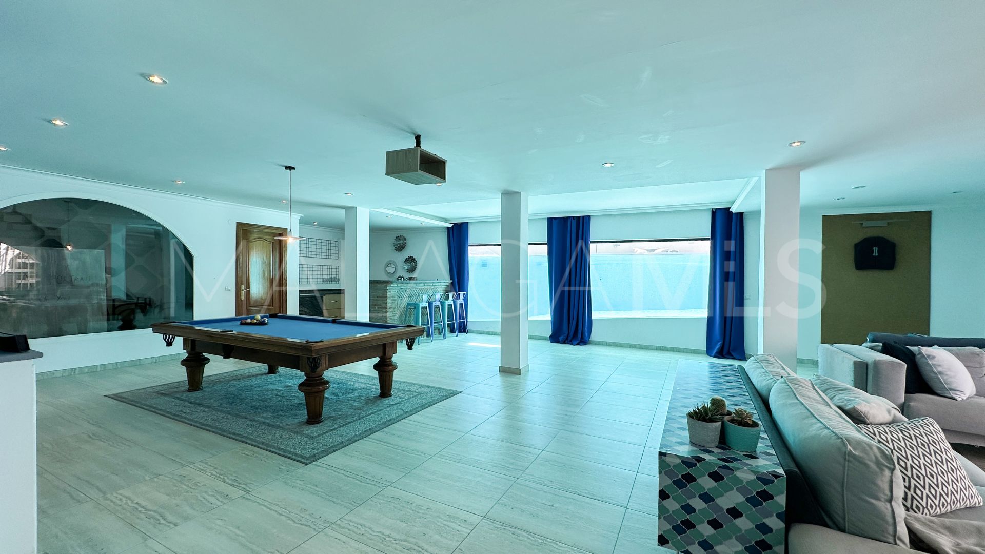 Estepona Este, villa for sale with 6 bedrooms