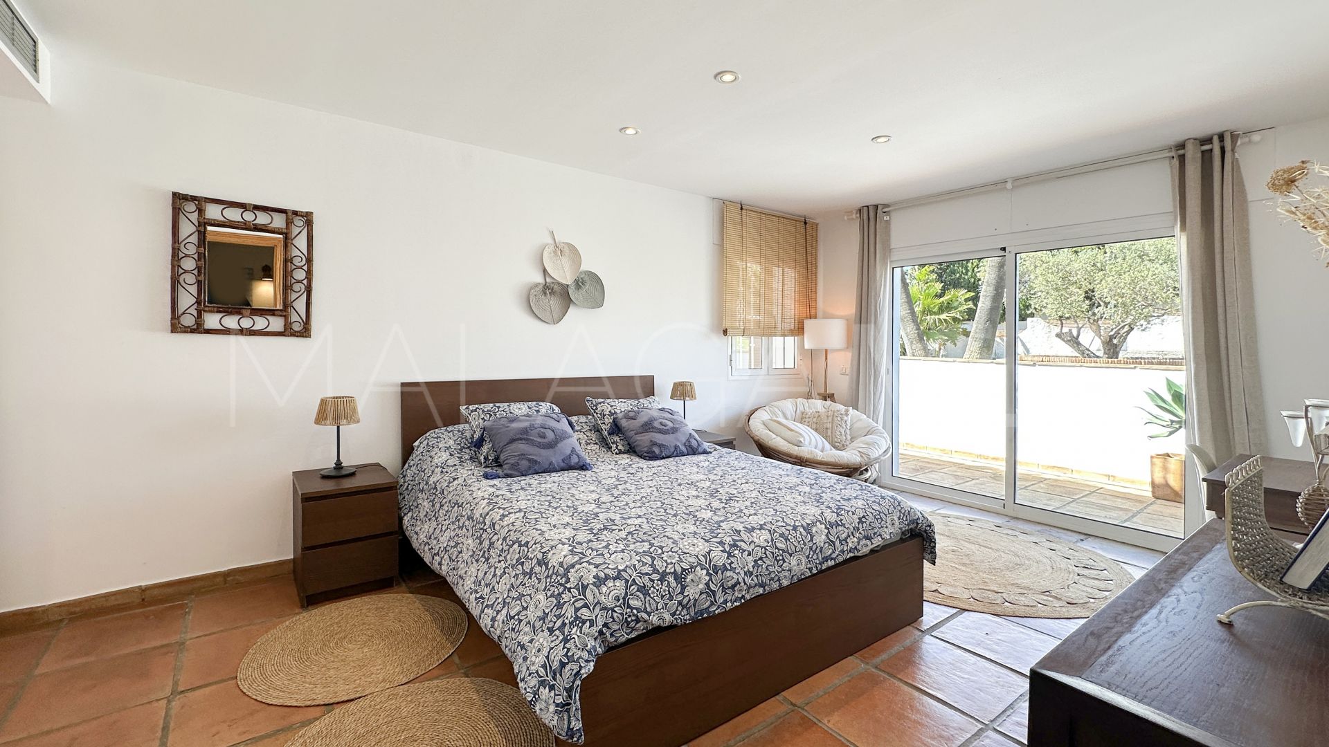 Estepona Este, villa for sale with 6 bedrooms