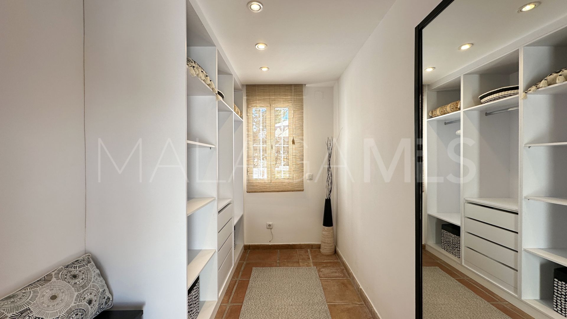 Estepona Este, villa for sale with 6 bedrooms