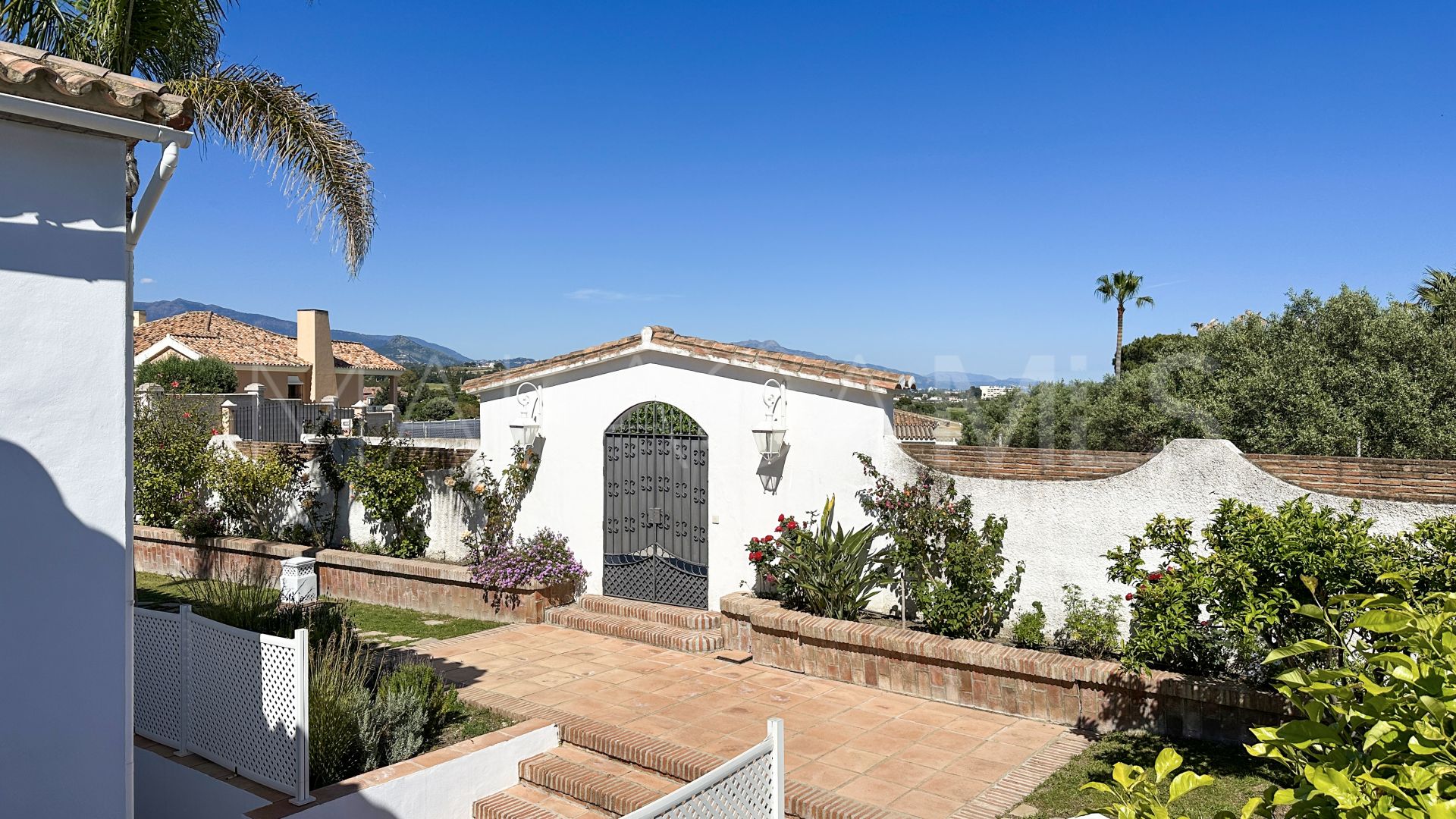 Estepona Este, villa for sale with 6 bedrooms