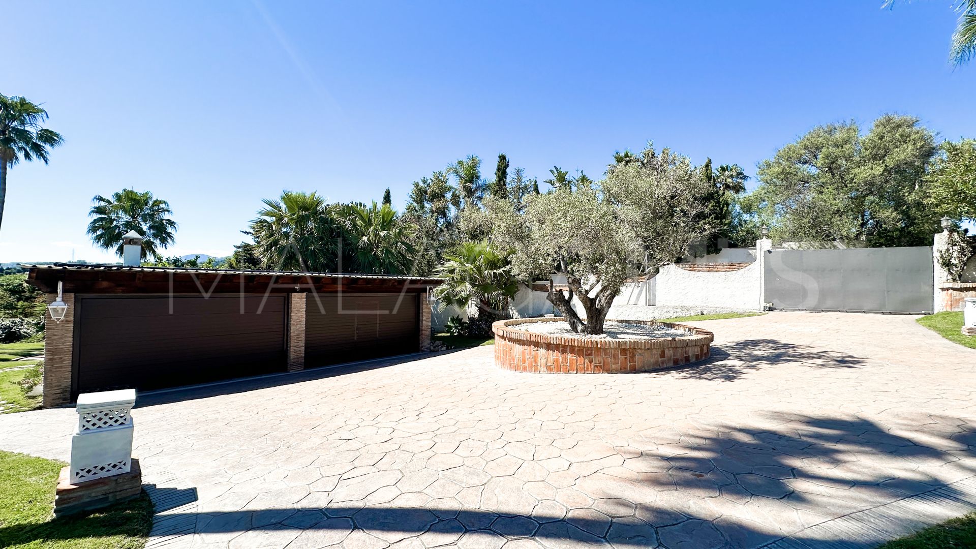 Estepona Este, villa for sale with 6 bedrooms