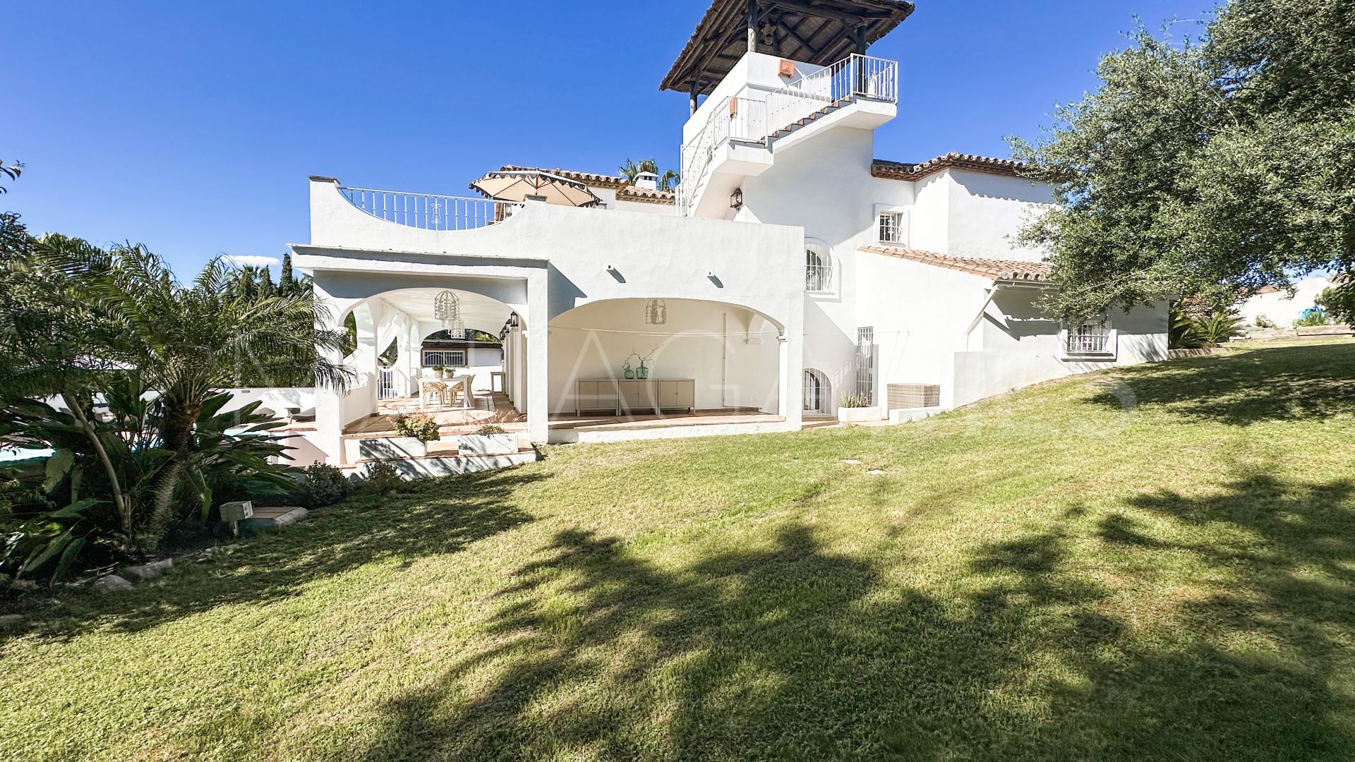 Estepona Este, villa for sale with 6 bedrooms