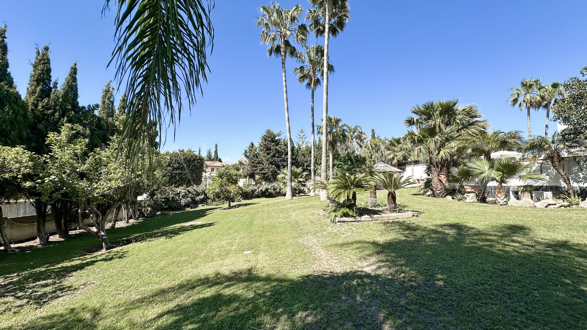 Estepona Este, villa for sale with 6 bedrooms