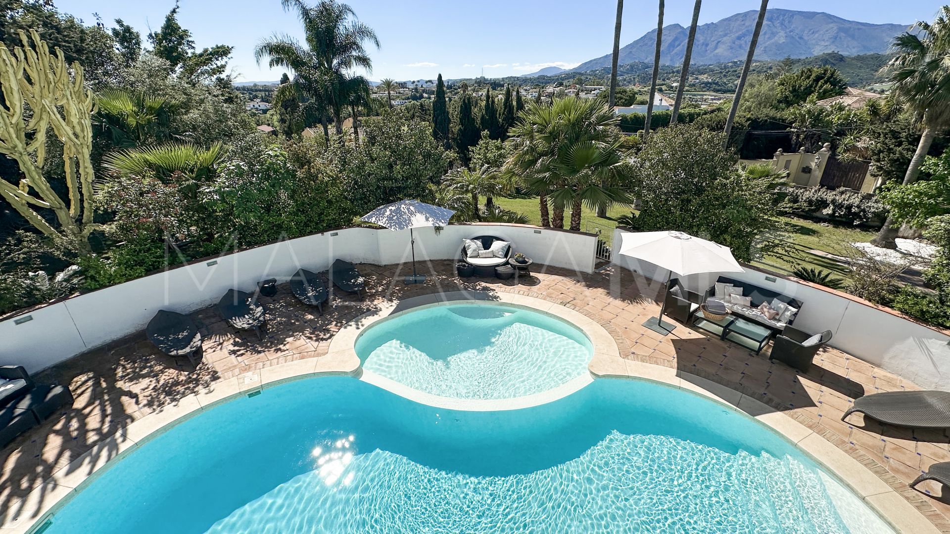 Estepona Este, villa for sale with 6 bedrooms