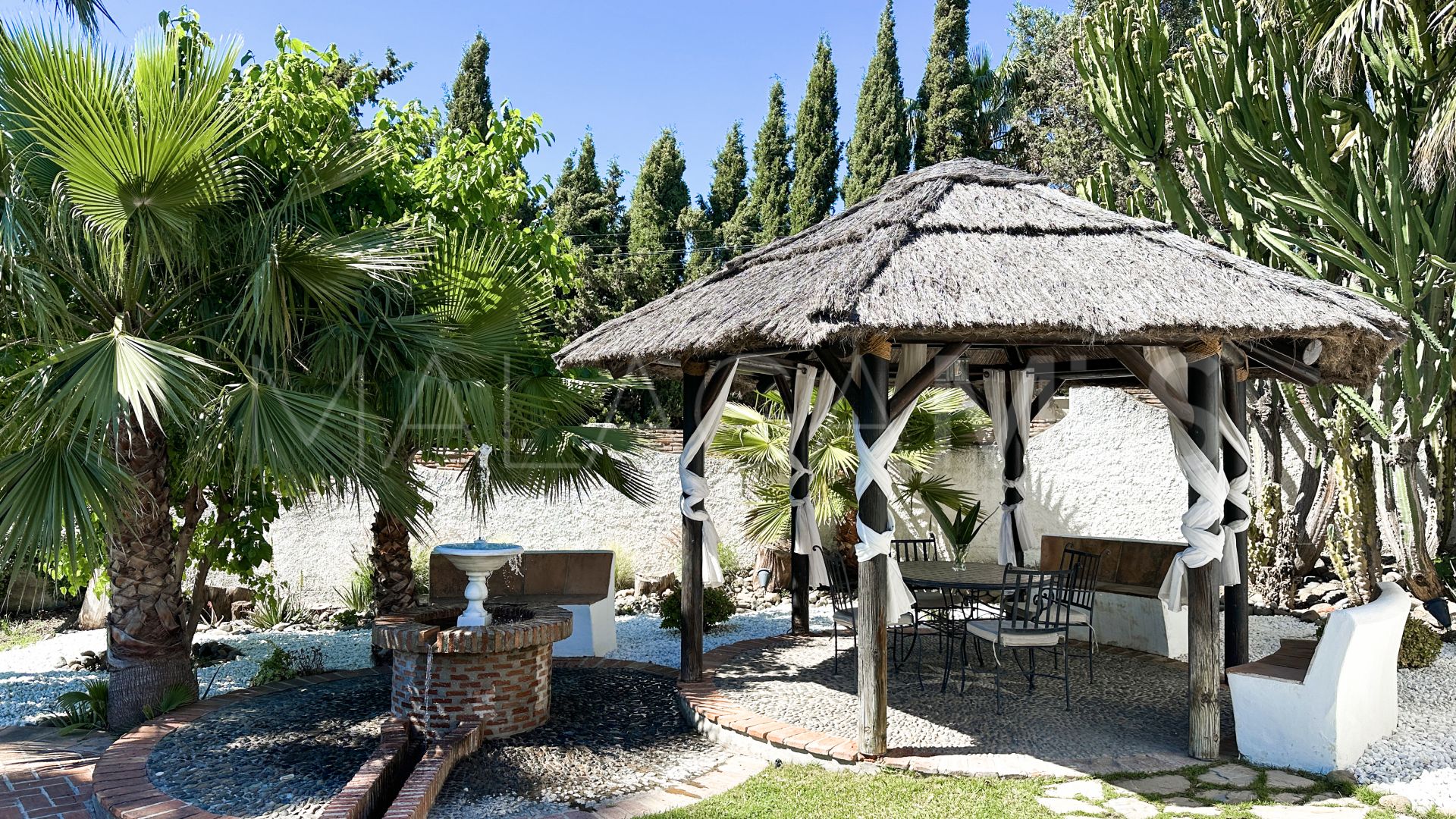 Estepona Este, villa for sale with 6 bedrooms