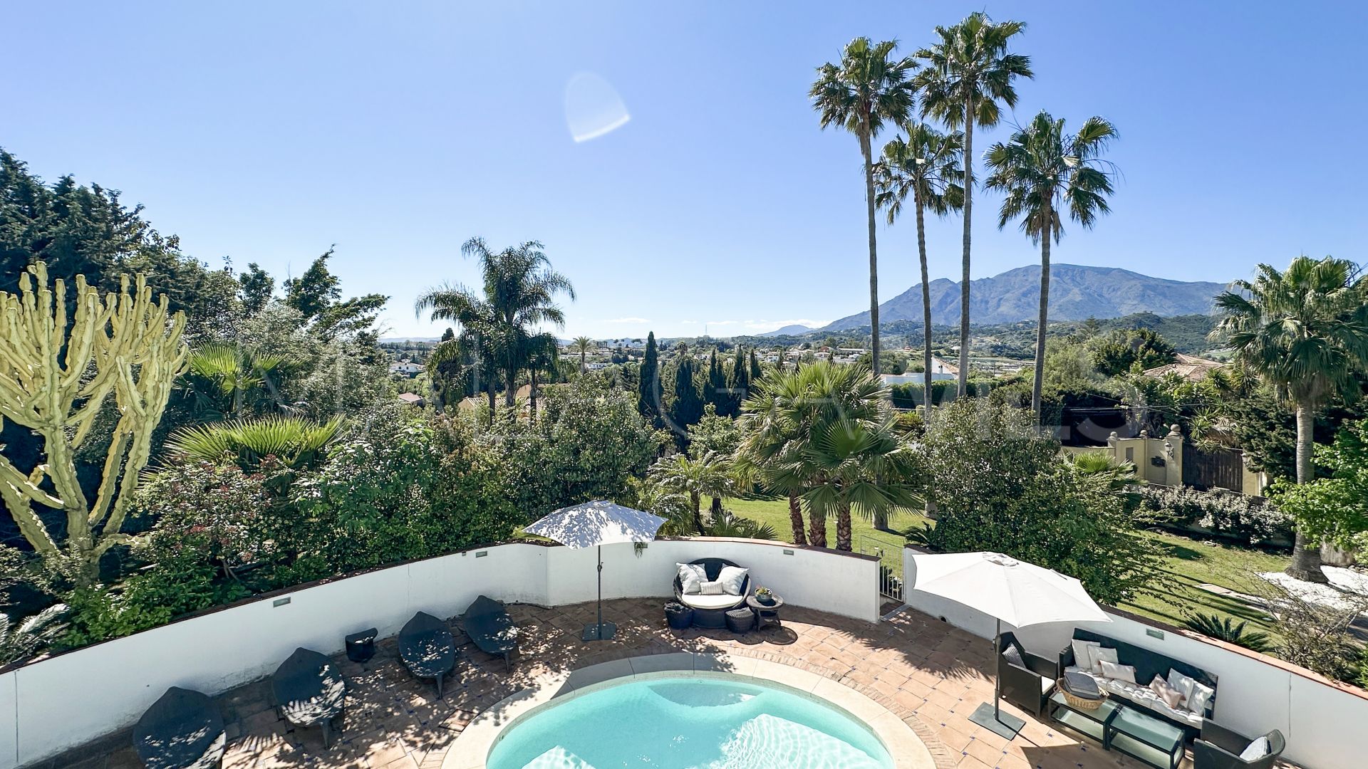 Estepona Este, villa for sale with 6 bedrooms