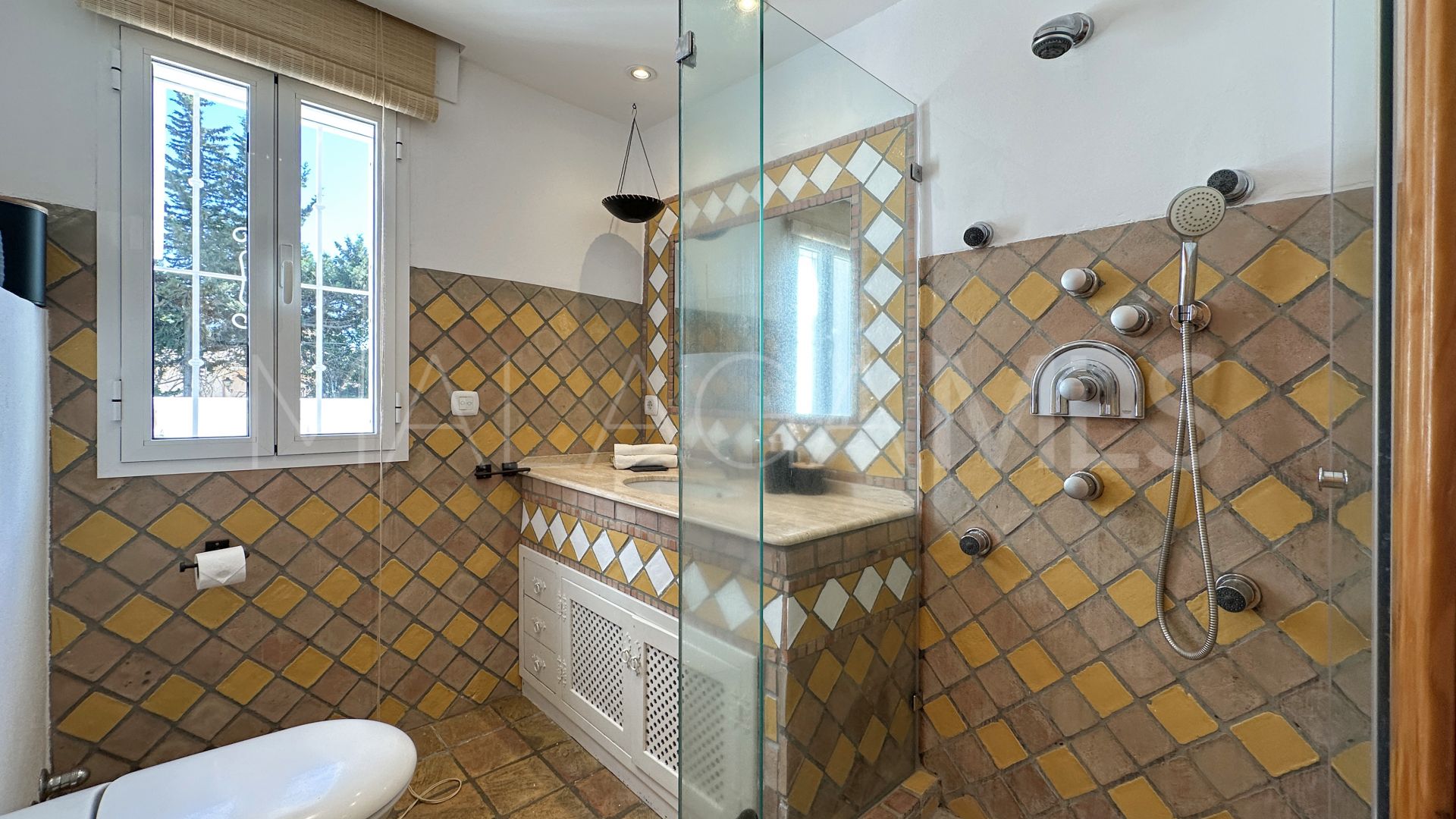 Estepona Este, villa for sale with 6 bedrooms