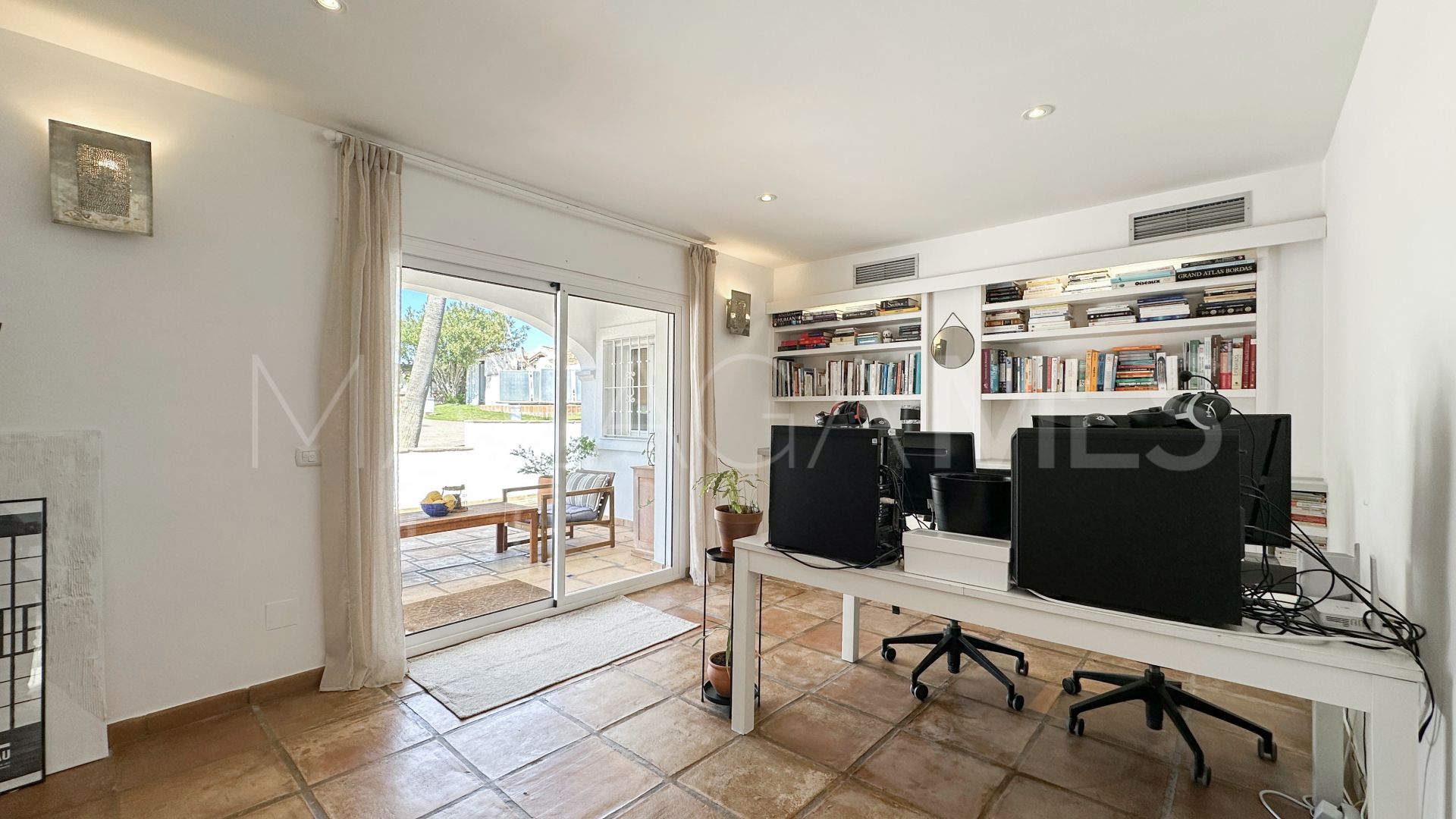 Estepona Este, villa for sale with 6 bedrooms