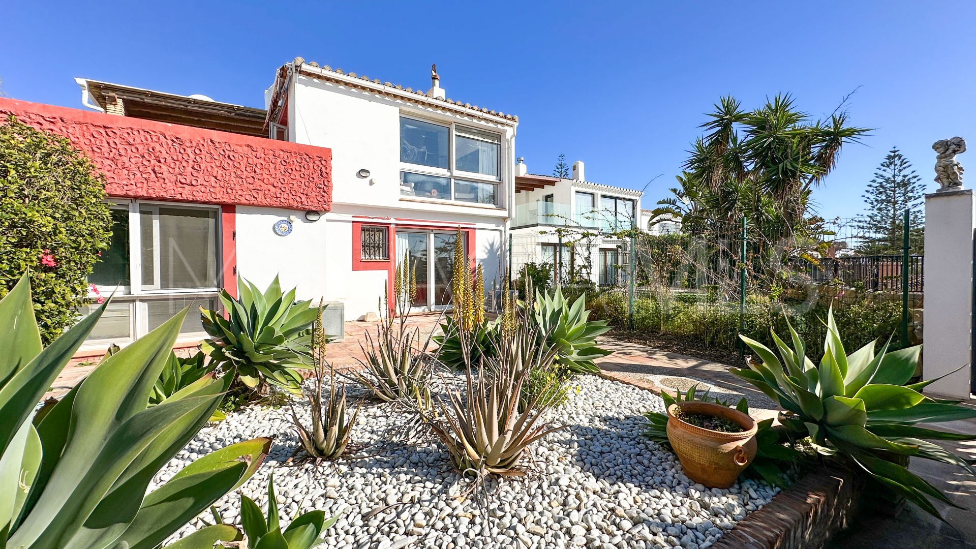 Buy villa in Bahia Dorada