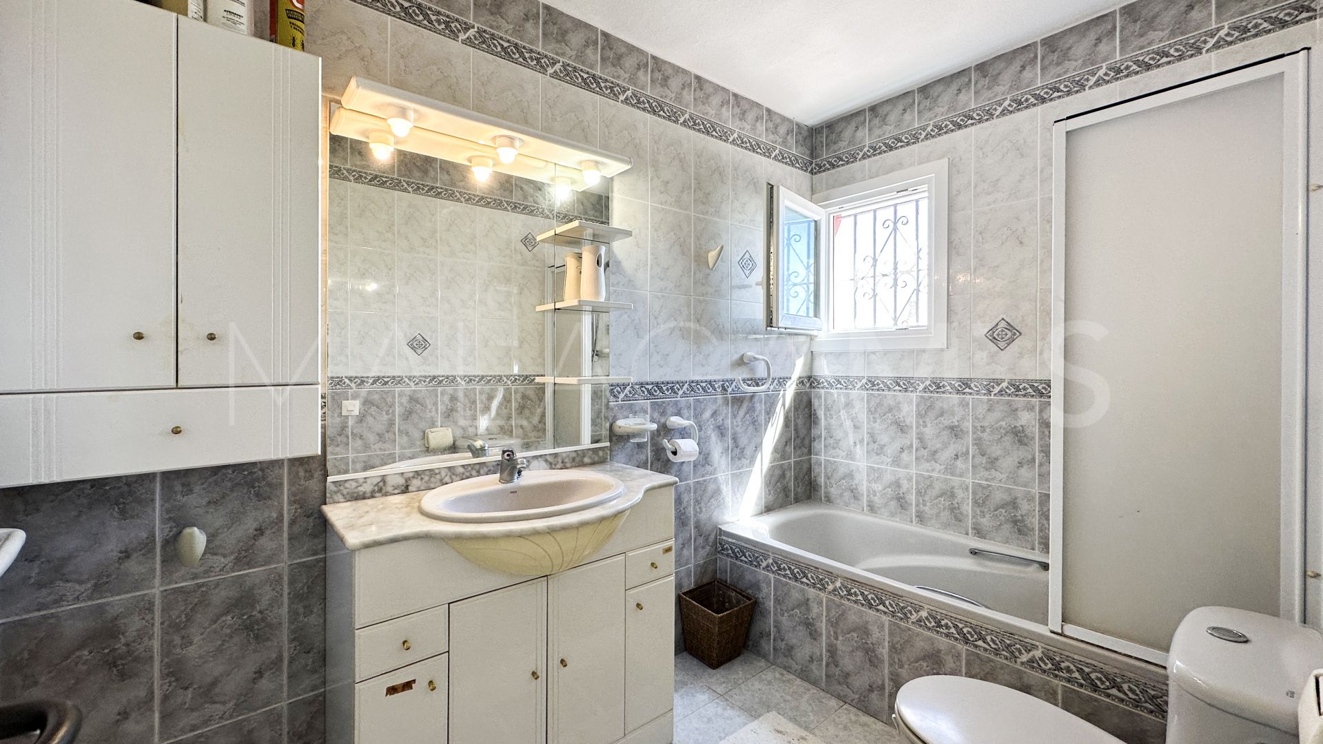 Buy villa in Bahia Dorada