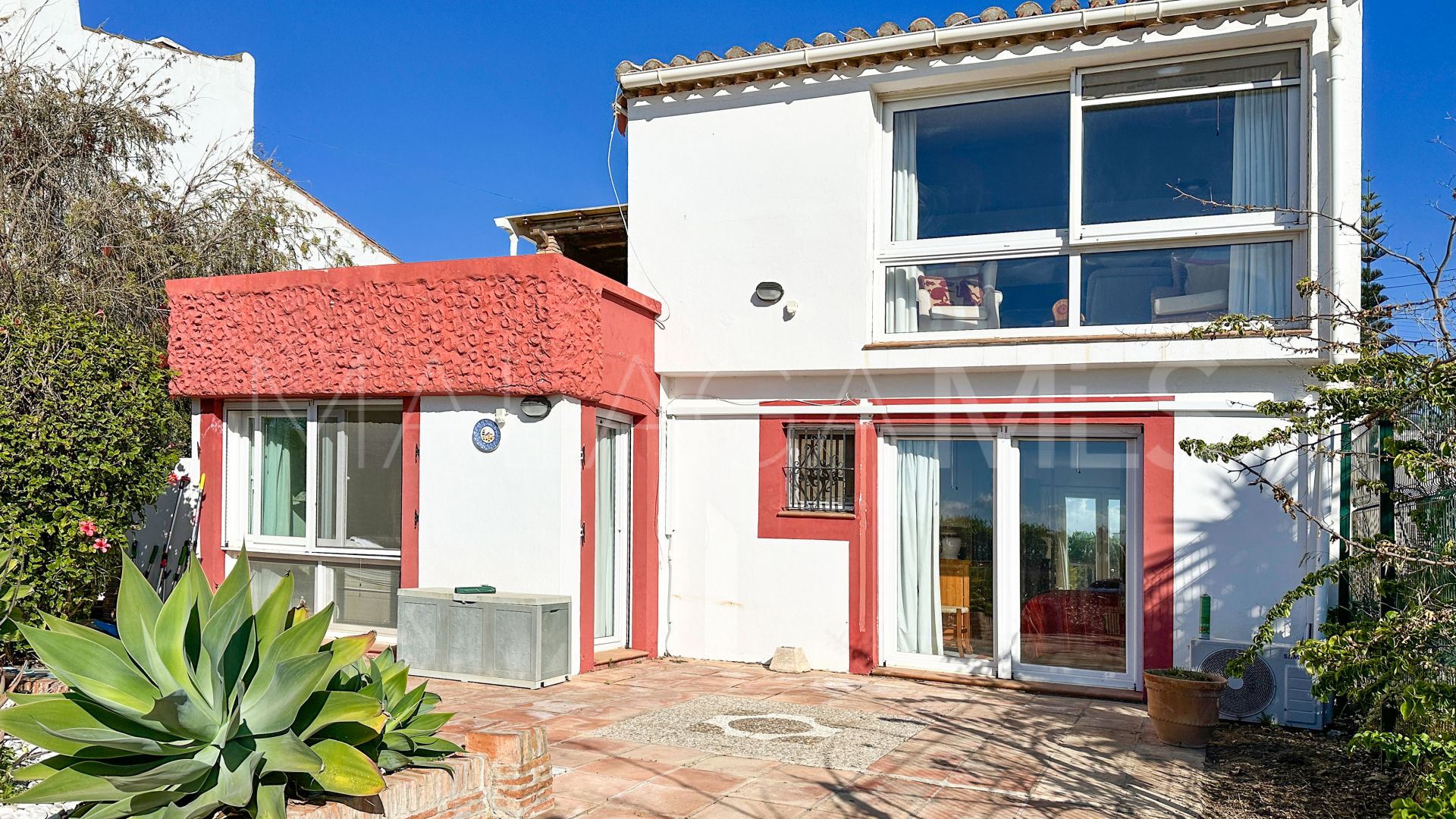 Buy villa in Bahia Dorada