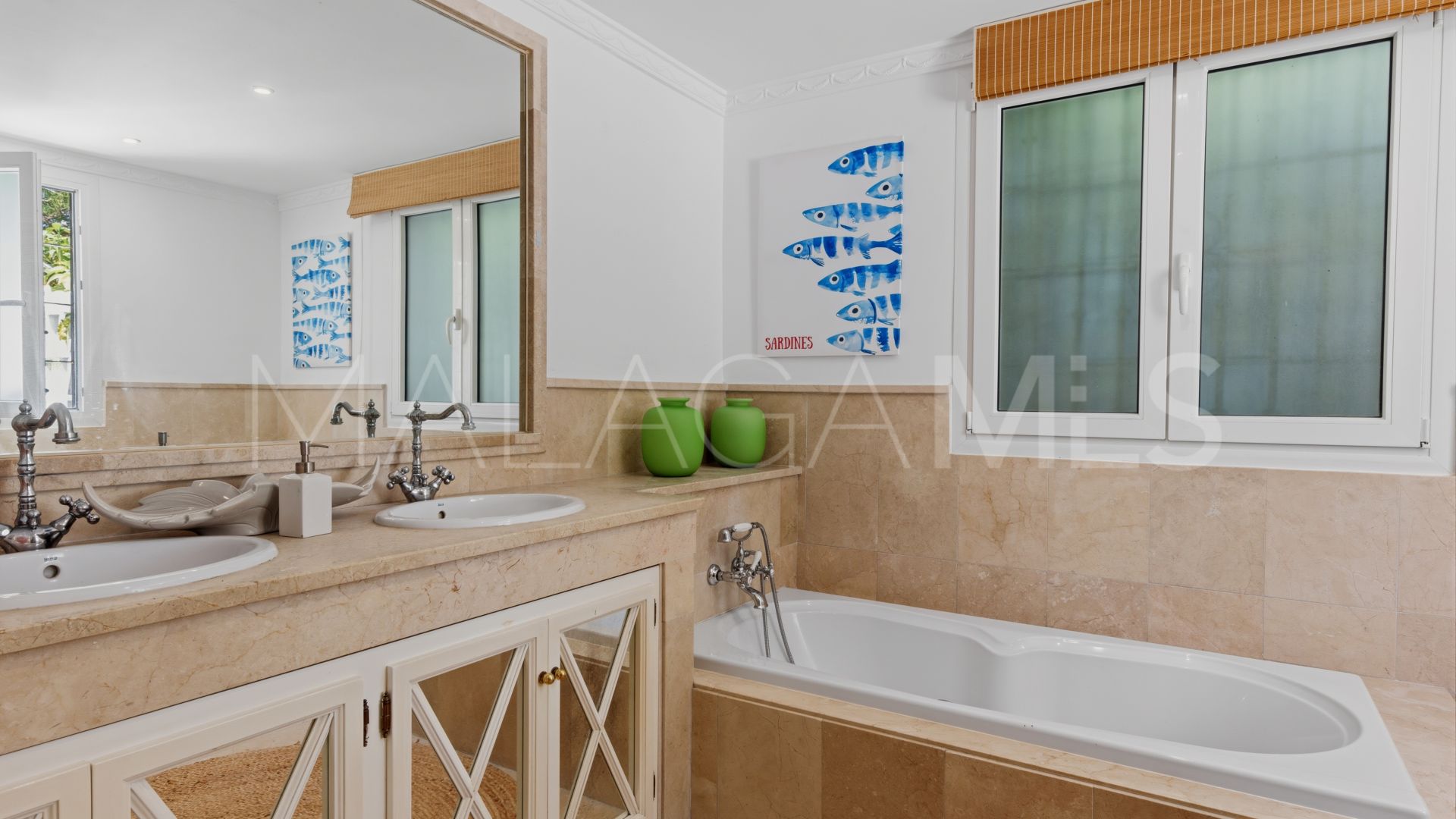 Villa for sale in Casasola
