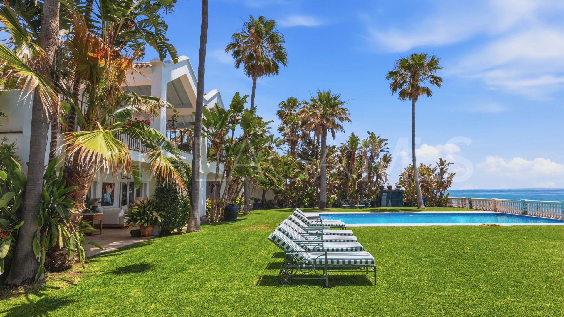 Villa for sale in Casasola
