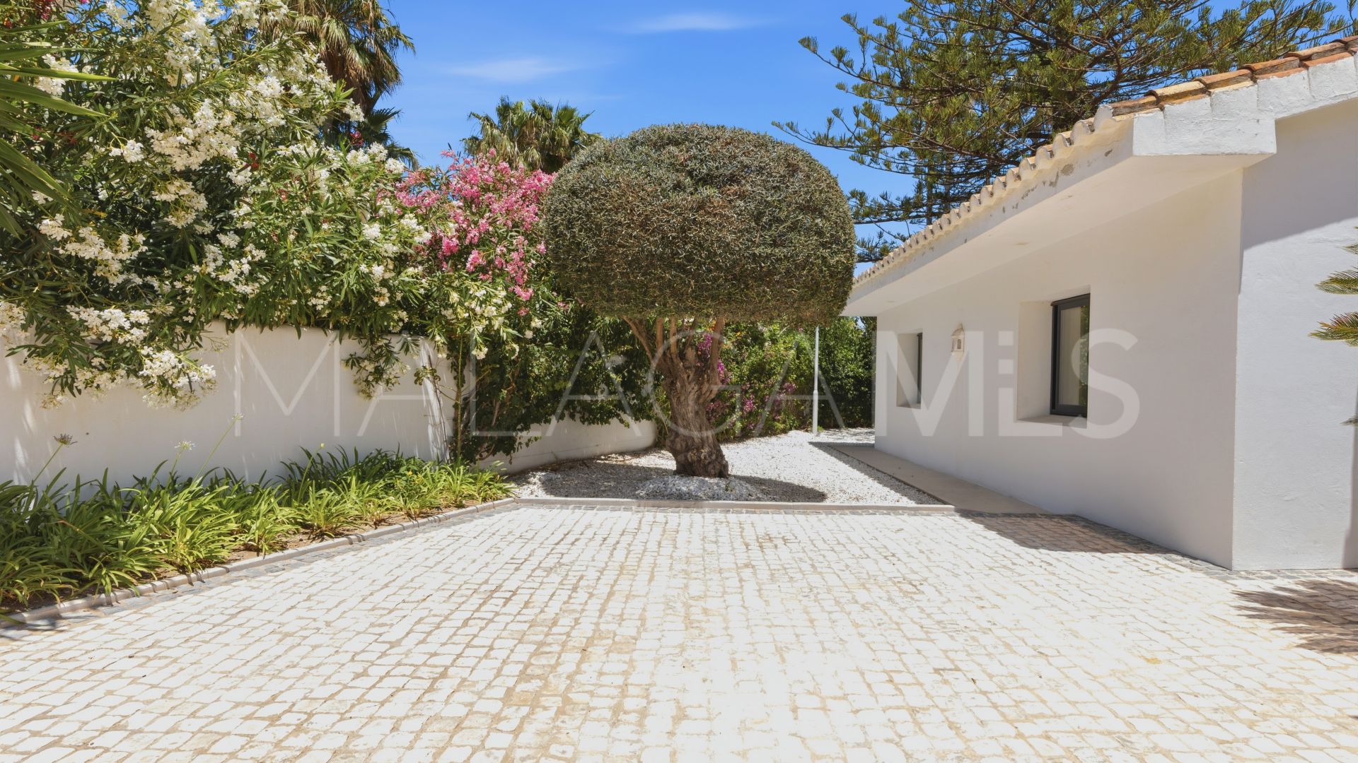 Villa for sale in Casasola