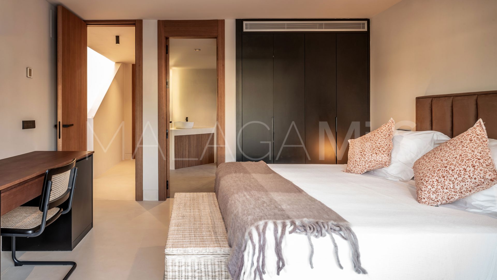 Marbella 5 bedrooms villa for sale