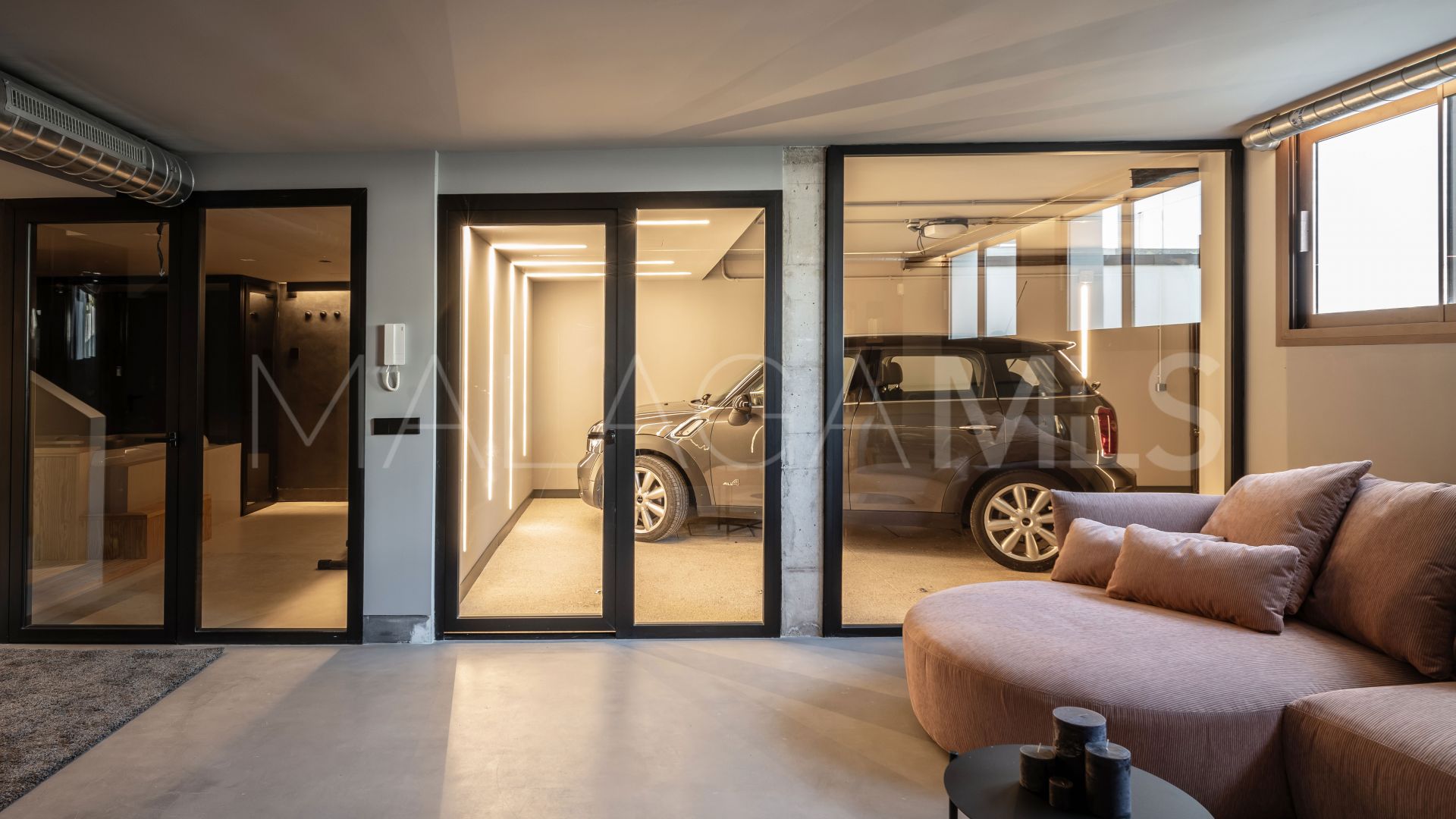 Marbella 5 bedrooms villa for sale