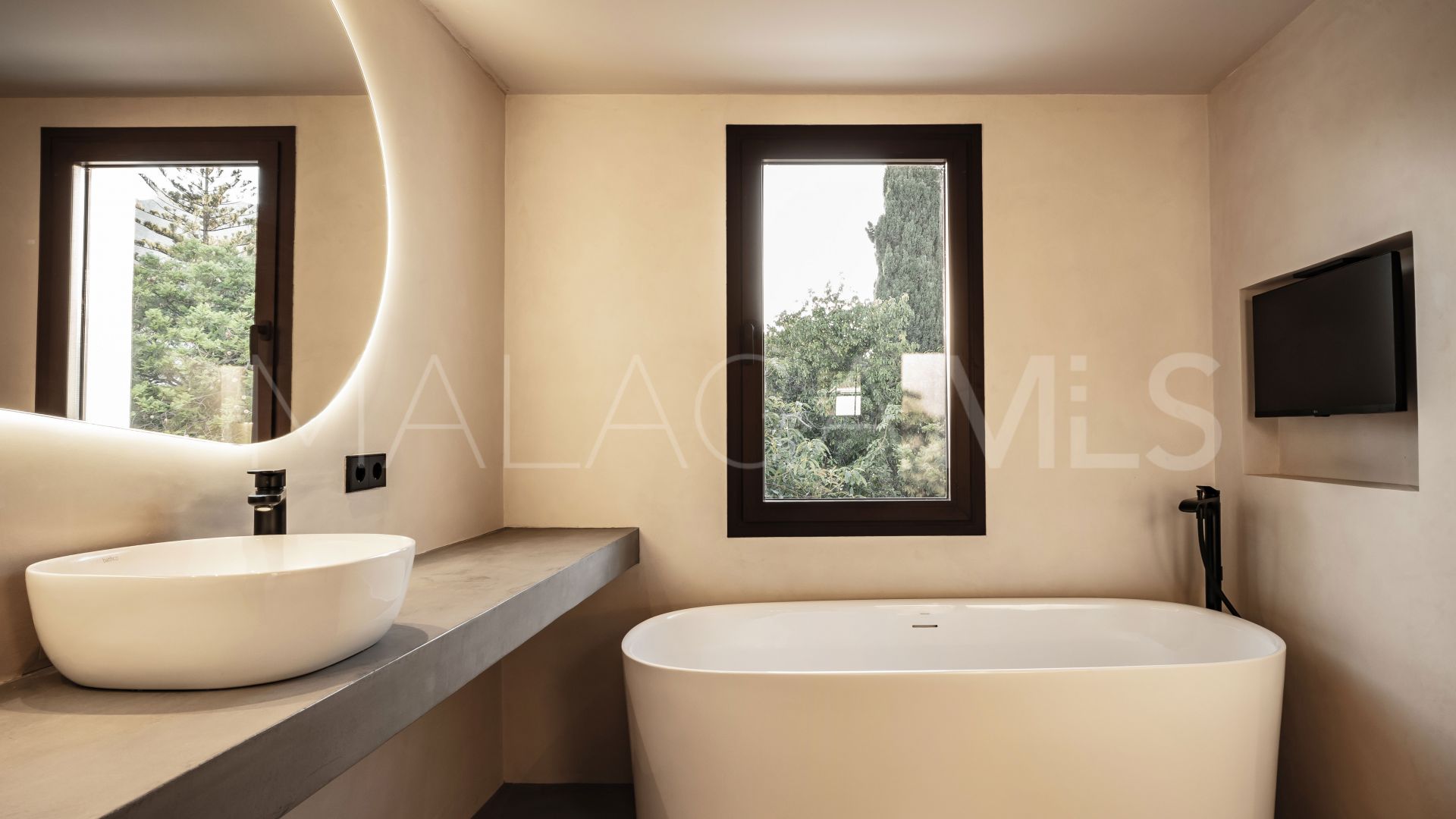 Marbella 5 bedrooms villa for sale