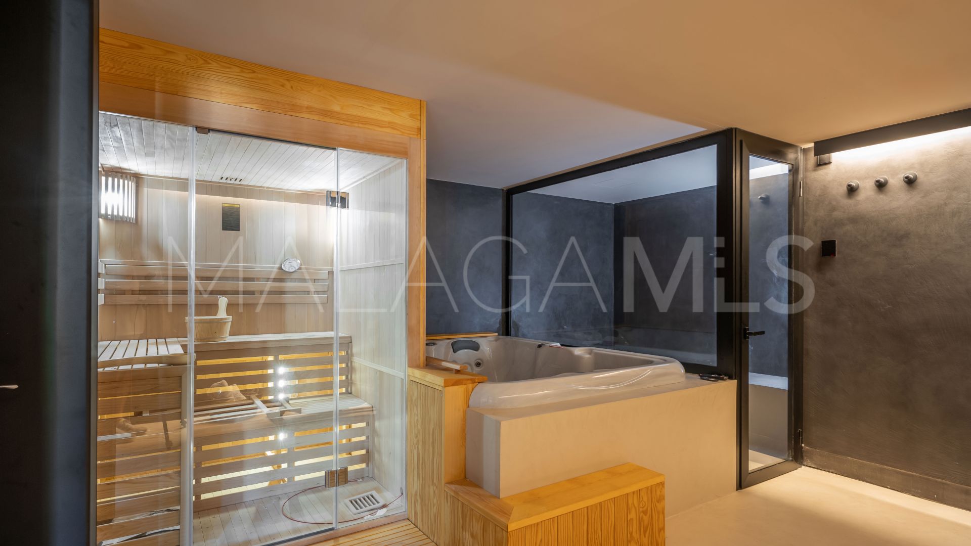 Marbella 5 bedrooms villa for sale