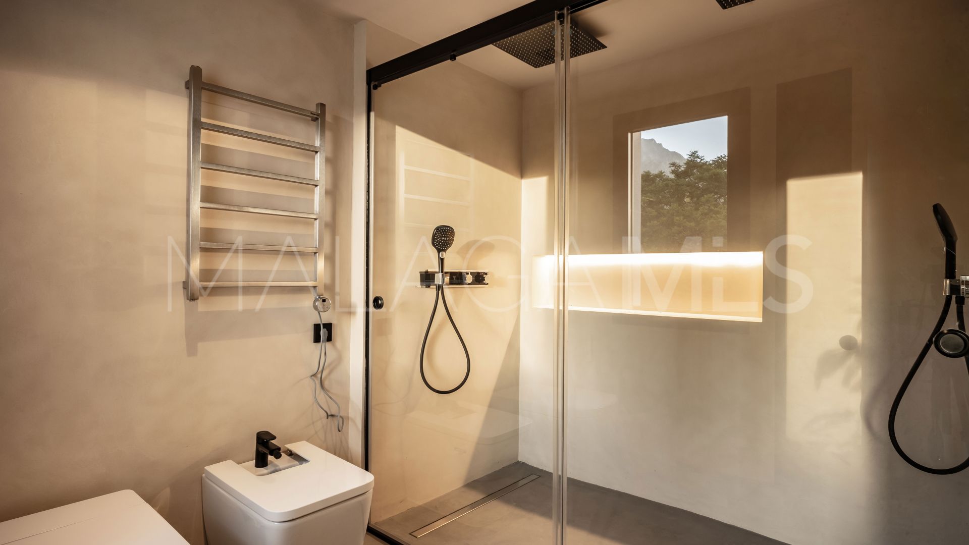 Marbella 5 bedrooms villa for sale