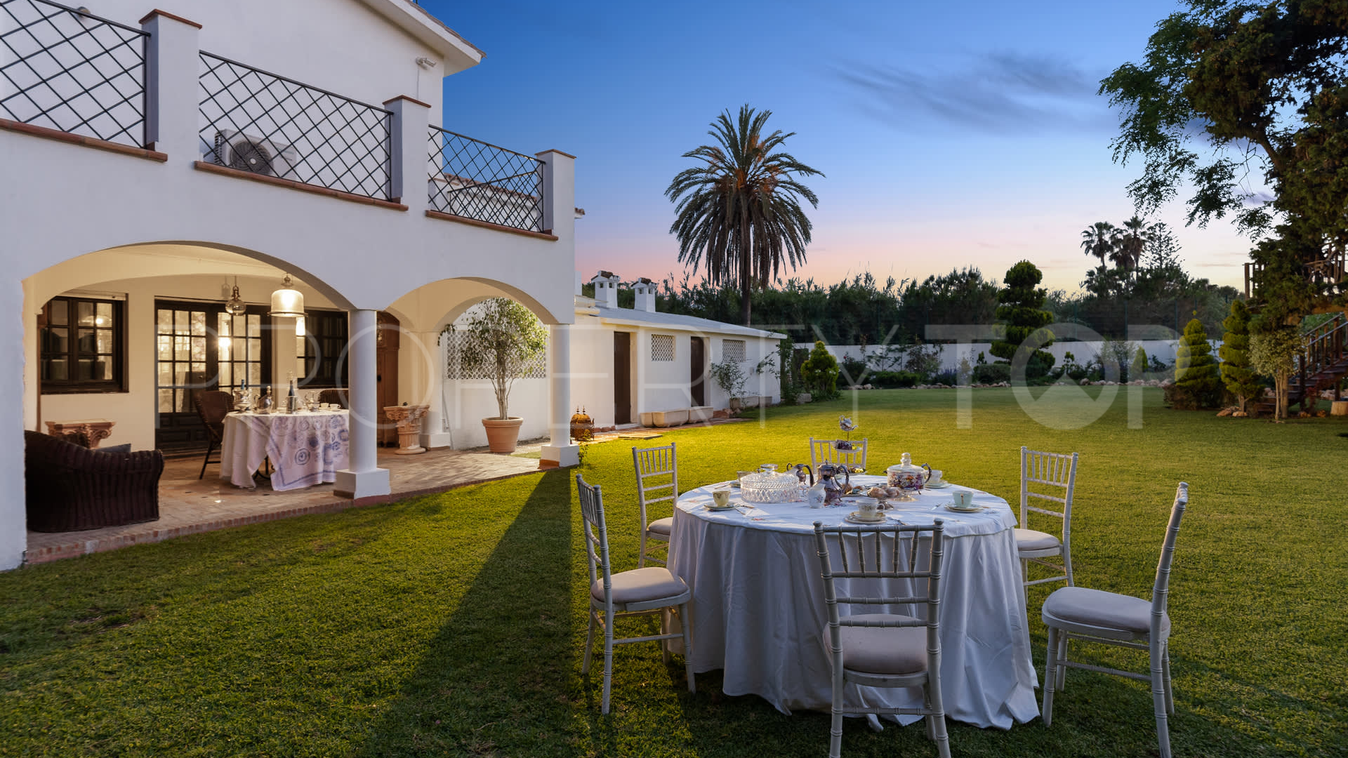 Villa en venta en Guadalmina Baja