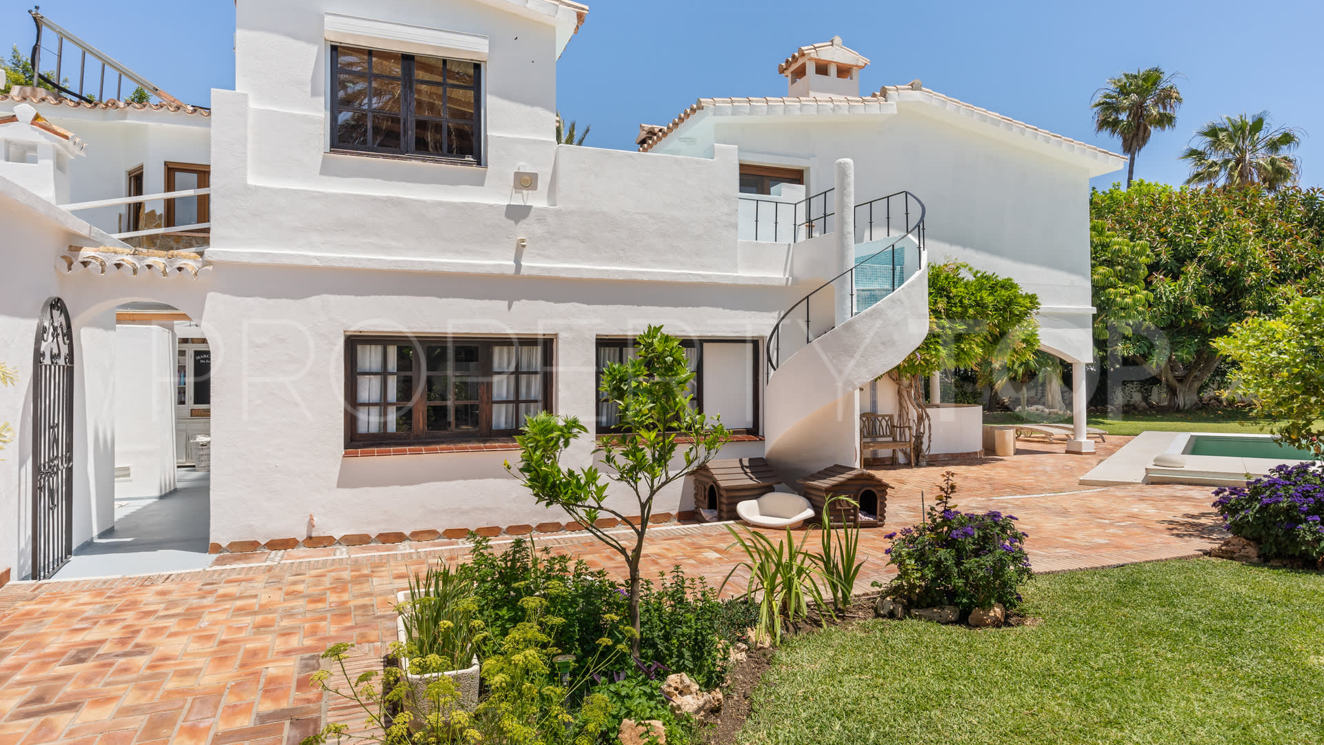 Villa en venta en Guadalmina Baja