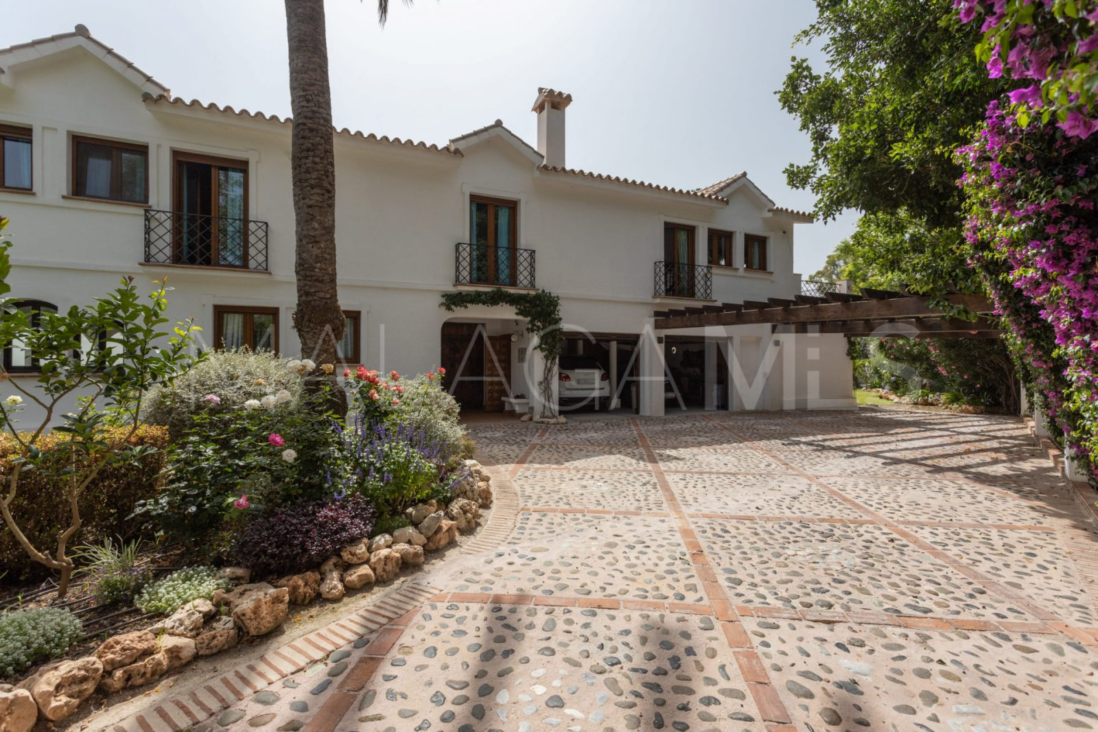 Villa for sale in Guadalmina Baja