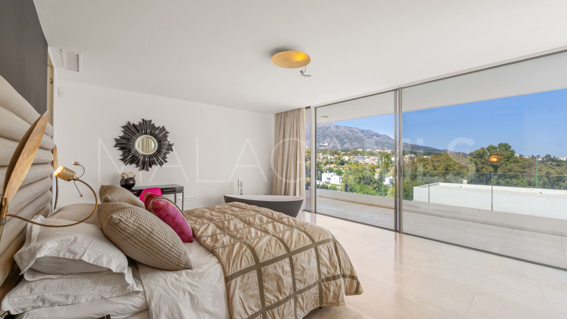 Villa for sale in La Cerquilla with 7 bedrooms