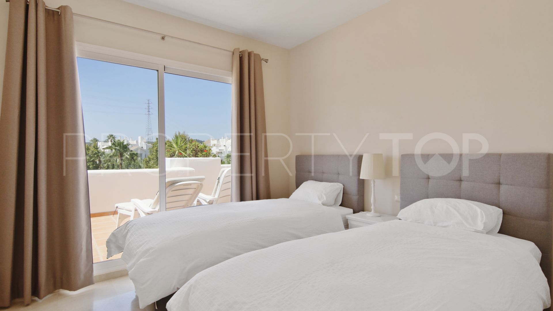 Penthouse for sale in Alcazaba Lagoon